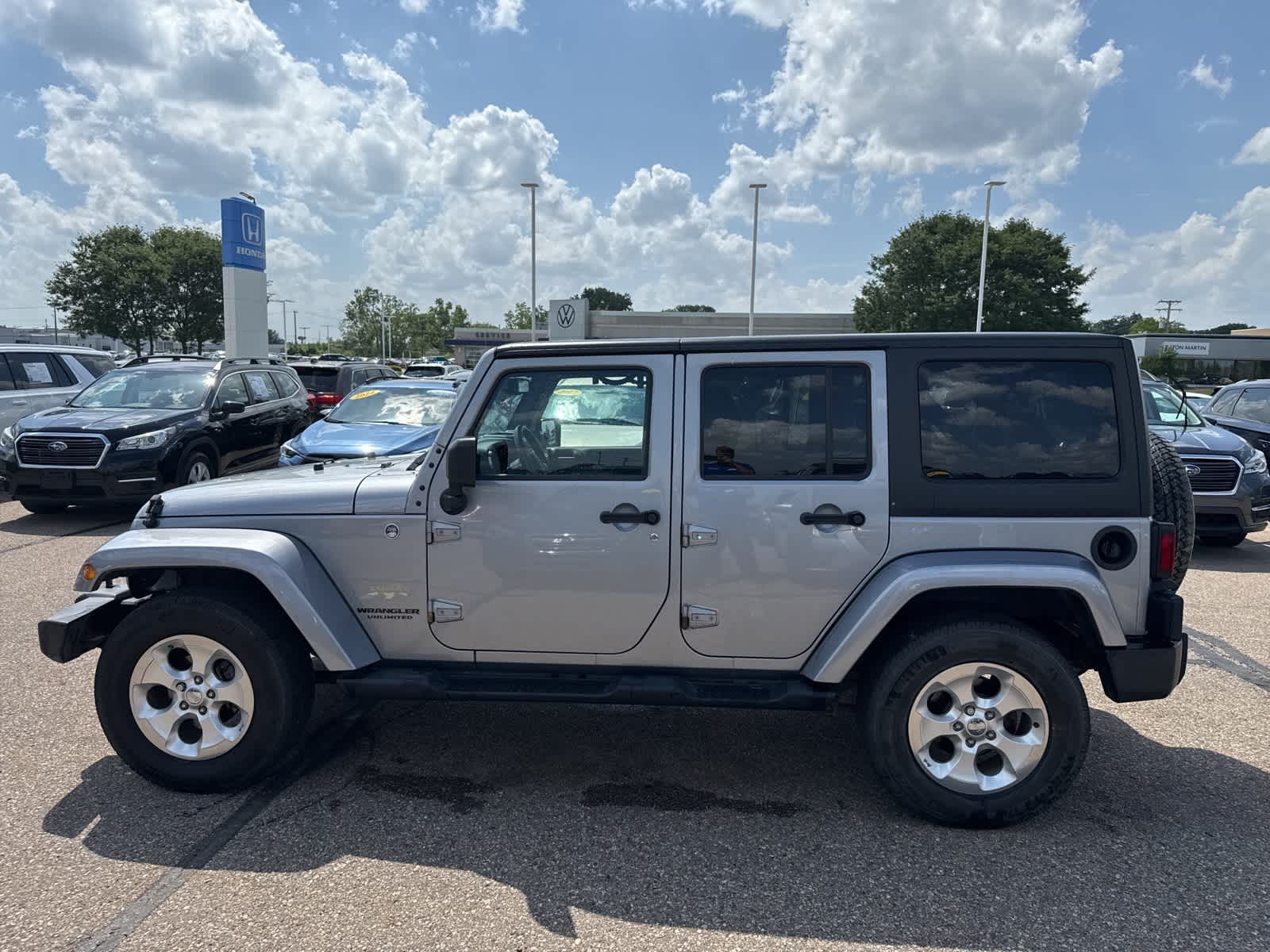 Thumbnail: 2015 Jeep Wrangler - 12