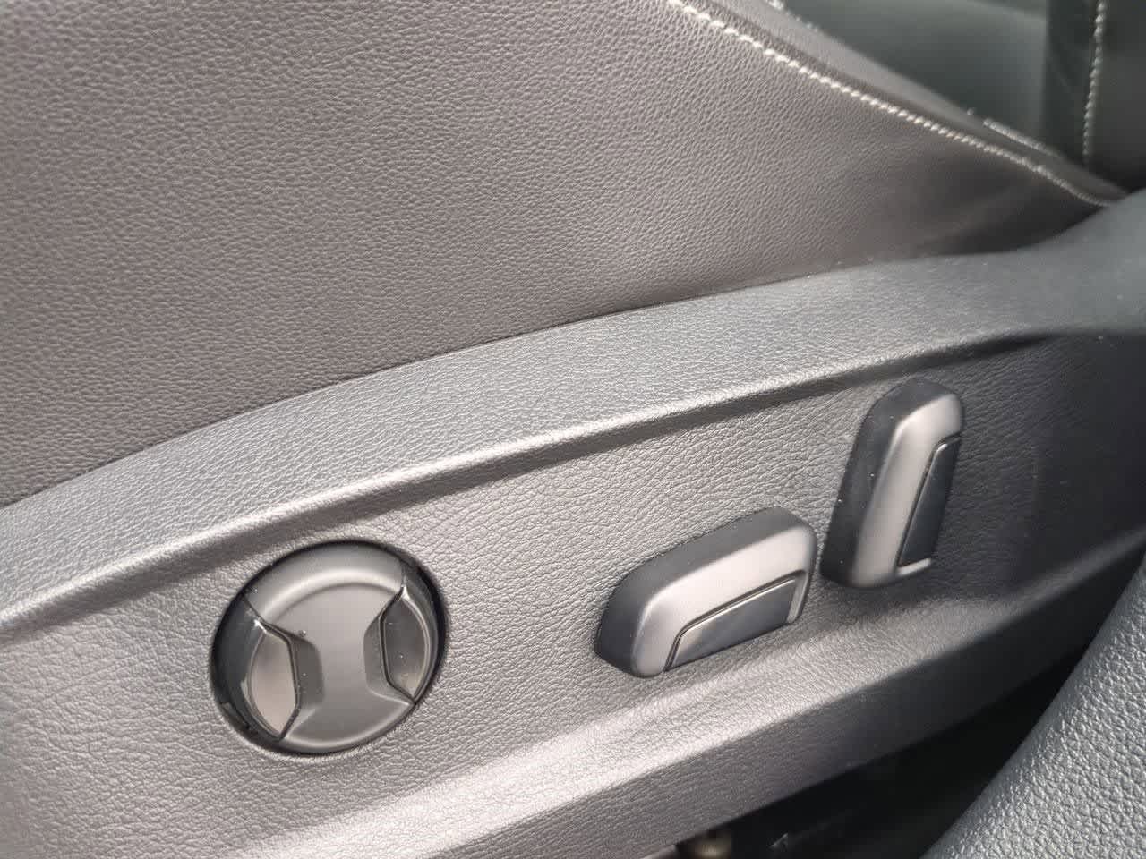 Thumbnail: 2017 Volkswagen Golf - 16