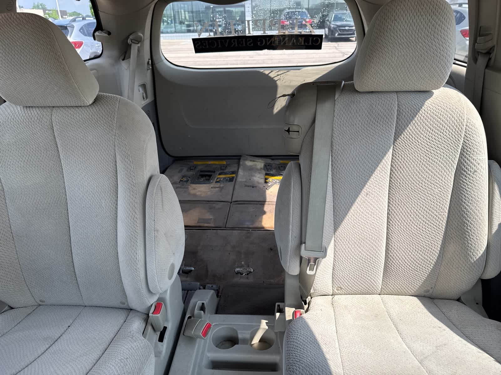 2011 Toyota Sienna LE 16