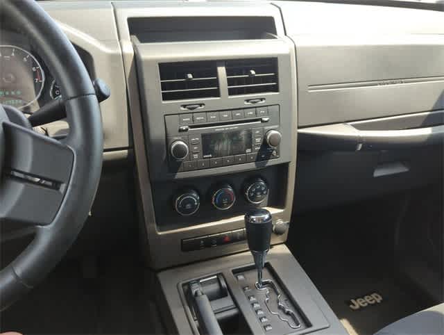 2012 Jeep Liberty Sport 26