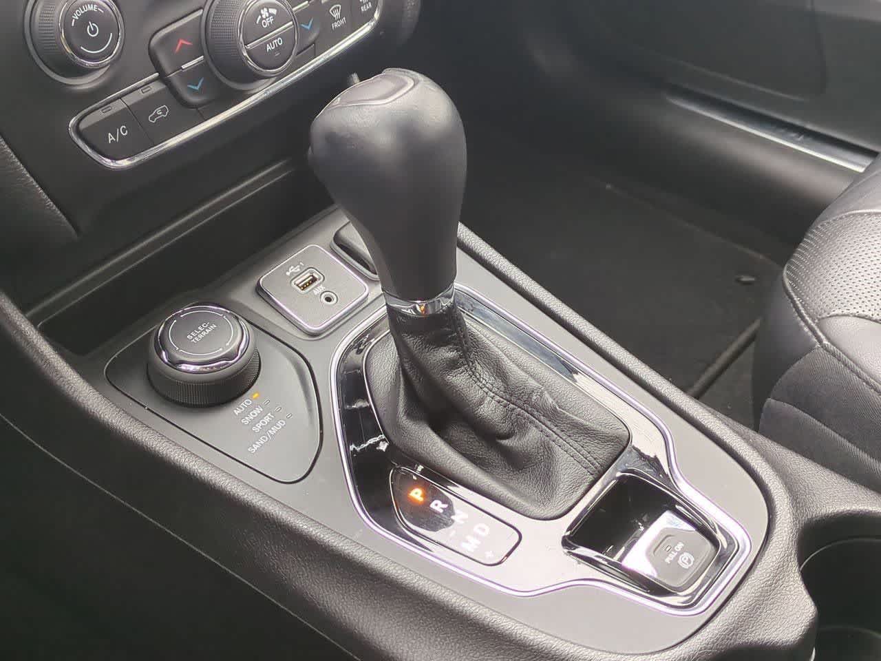 Thumbnail: 2021 Jeep Cherokee - 31