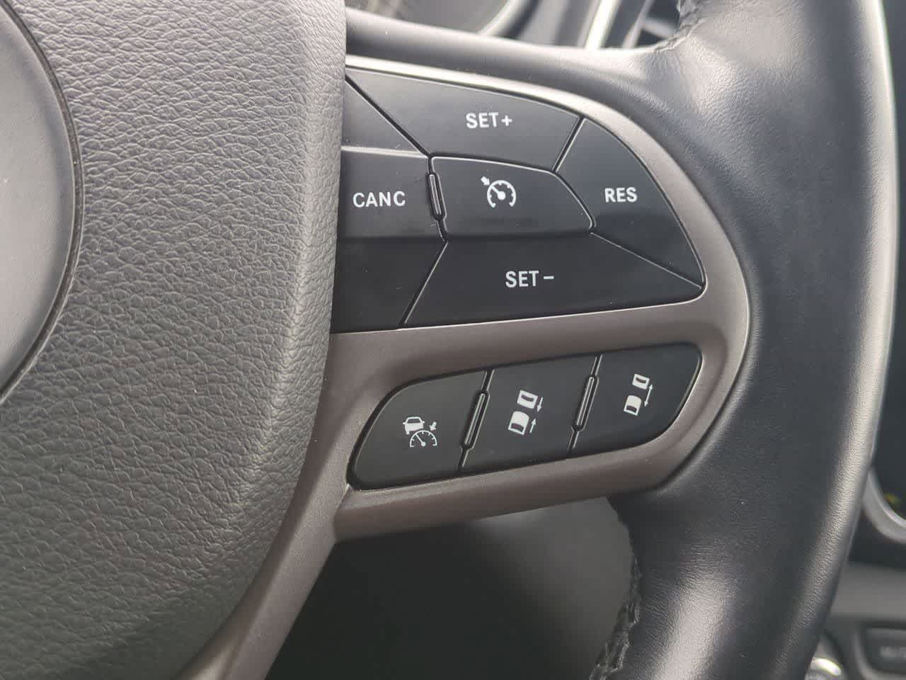 Thumbnail: 2021 Jeep Cherokee - 25