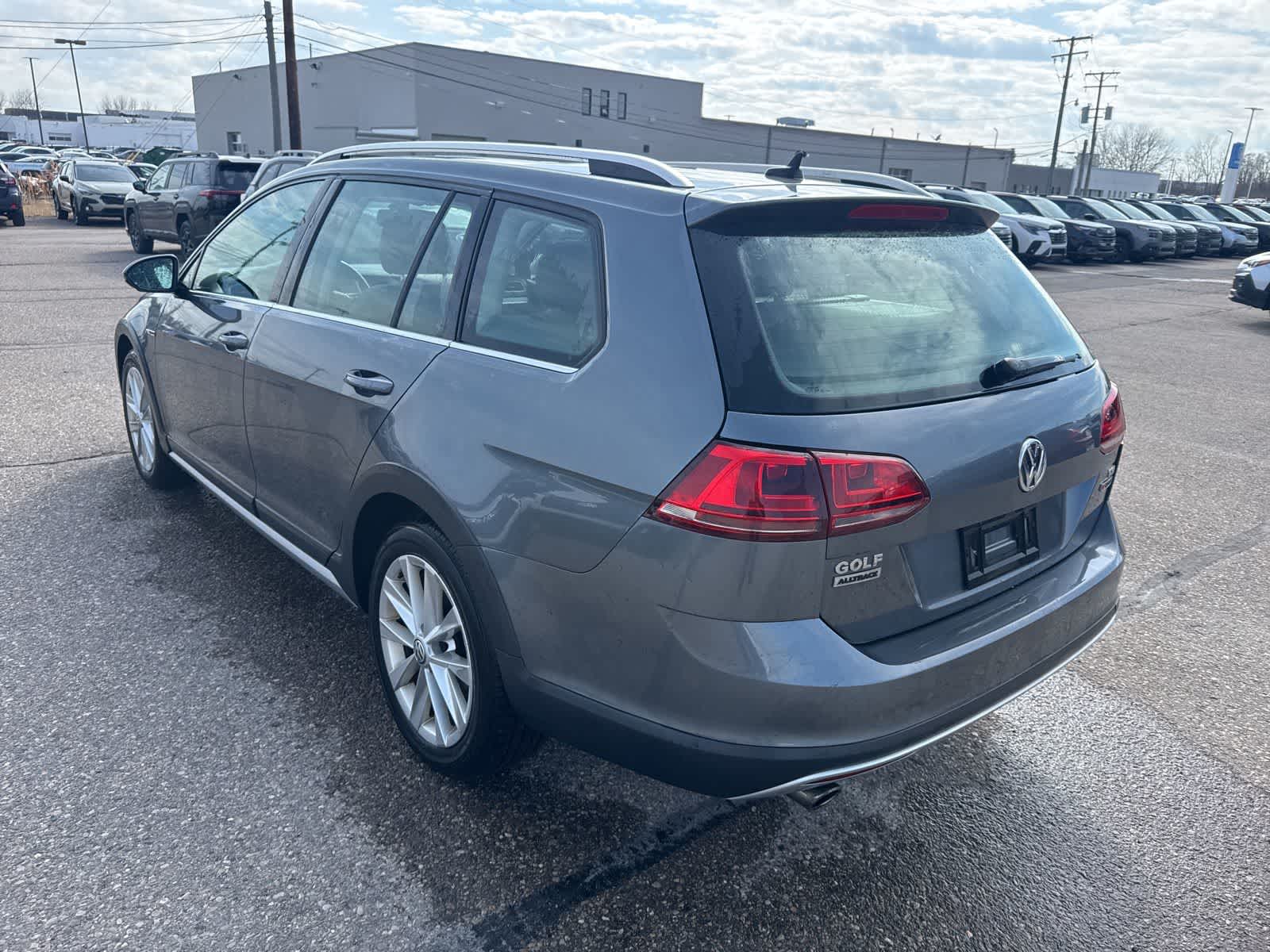 Thumbnail: 2017 Volkswagen Golf - 2