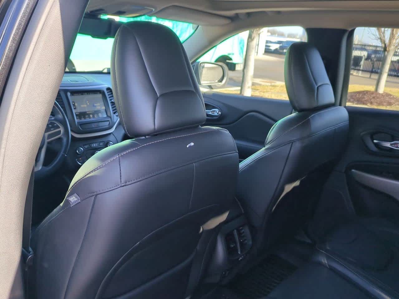 Thumbnail: 2017 Jeep Cherokee - 17