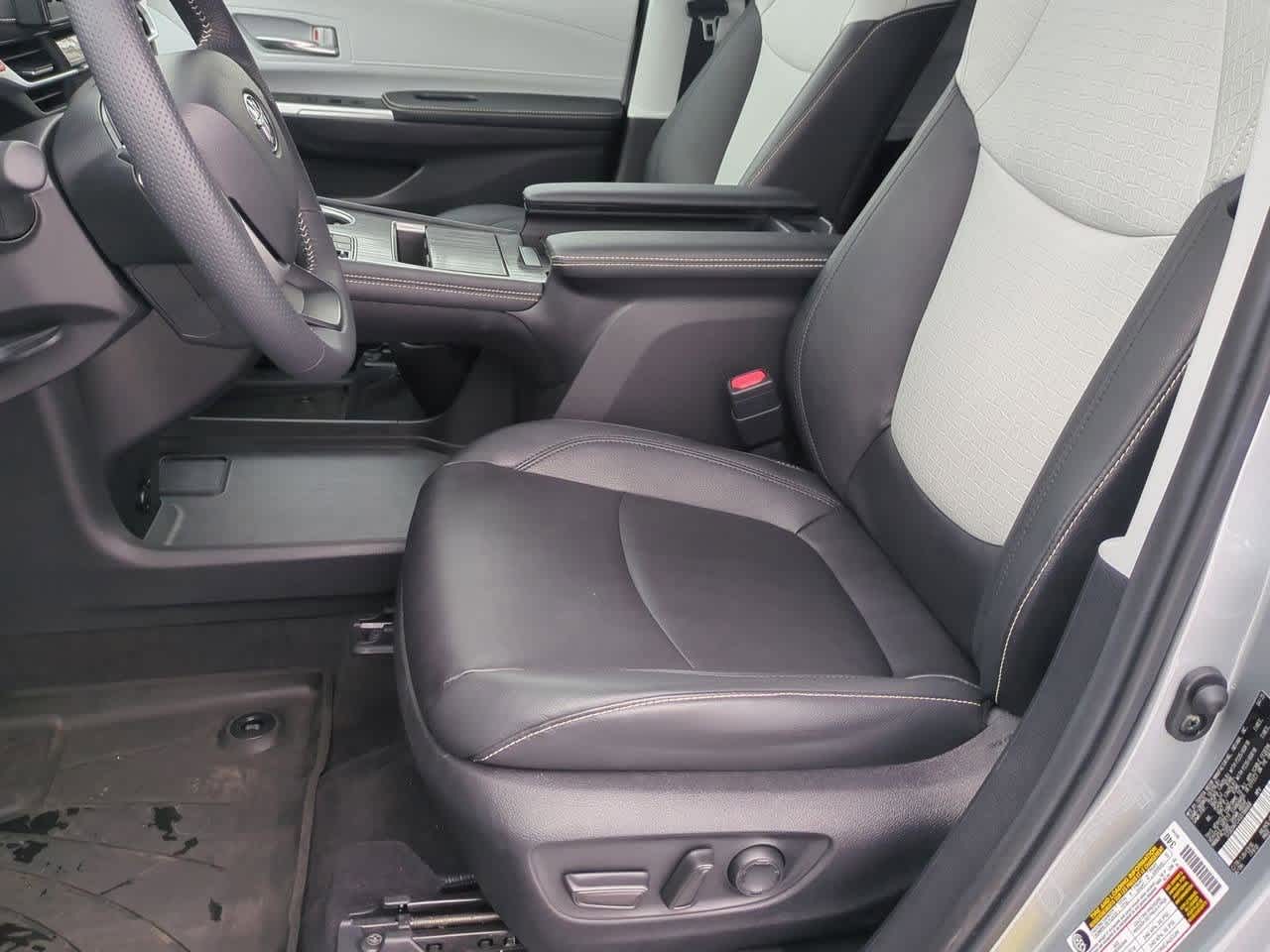 Thumbnail: 2025 Toyota Sienna - 15