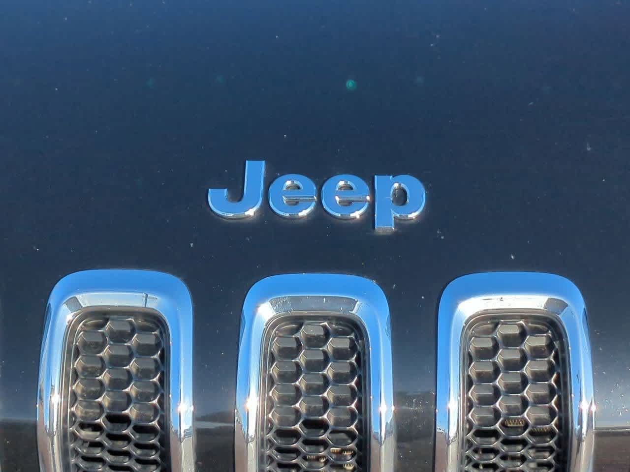 Thumbnail: 2017 Jeep Cherokee - 11