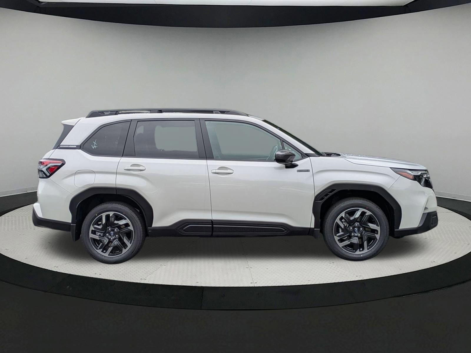 2025 Subaru Forester Premium photo 2