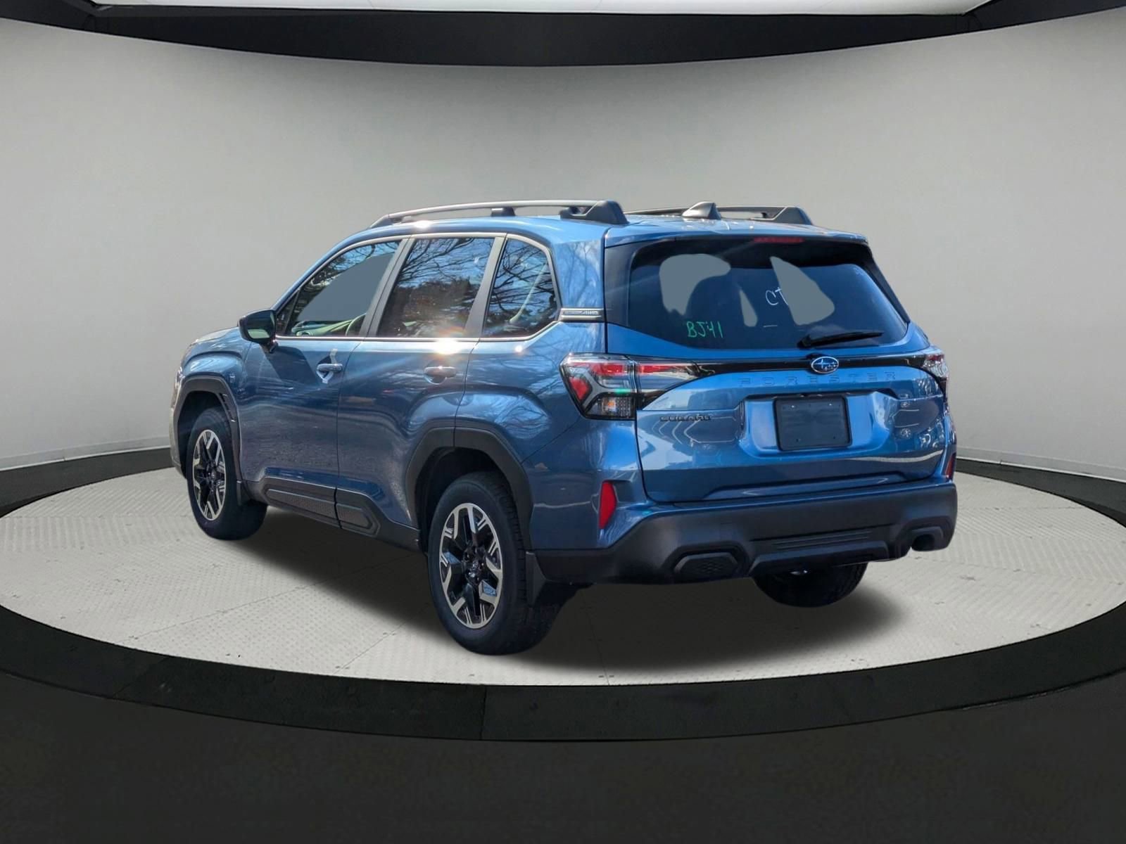 2025 Subaru Forester Premium photo 3