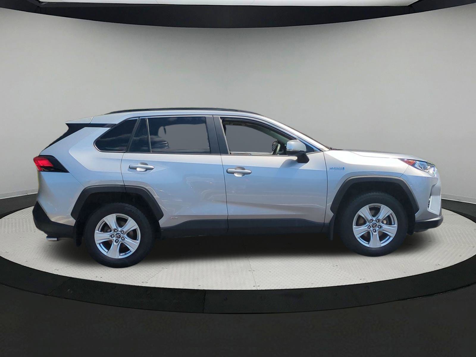 Used 2019 Toyota RAV4 XLE with VIN JTMRWRFV0KD516142 for sale in Vernon, CT