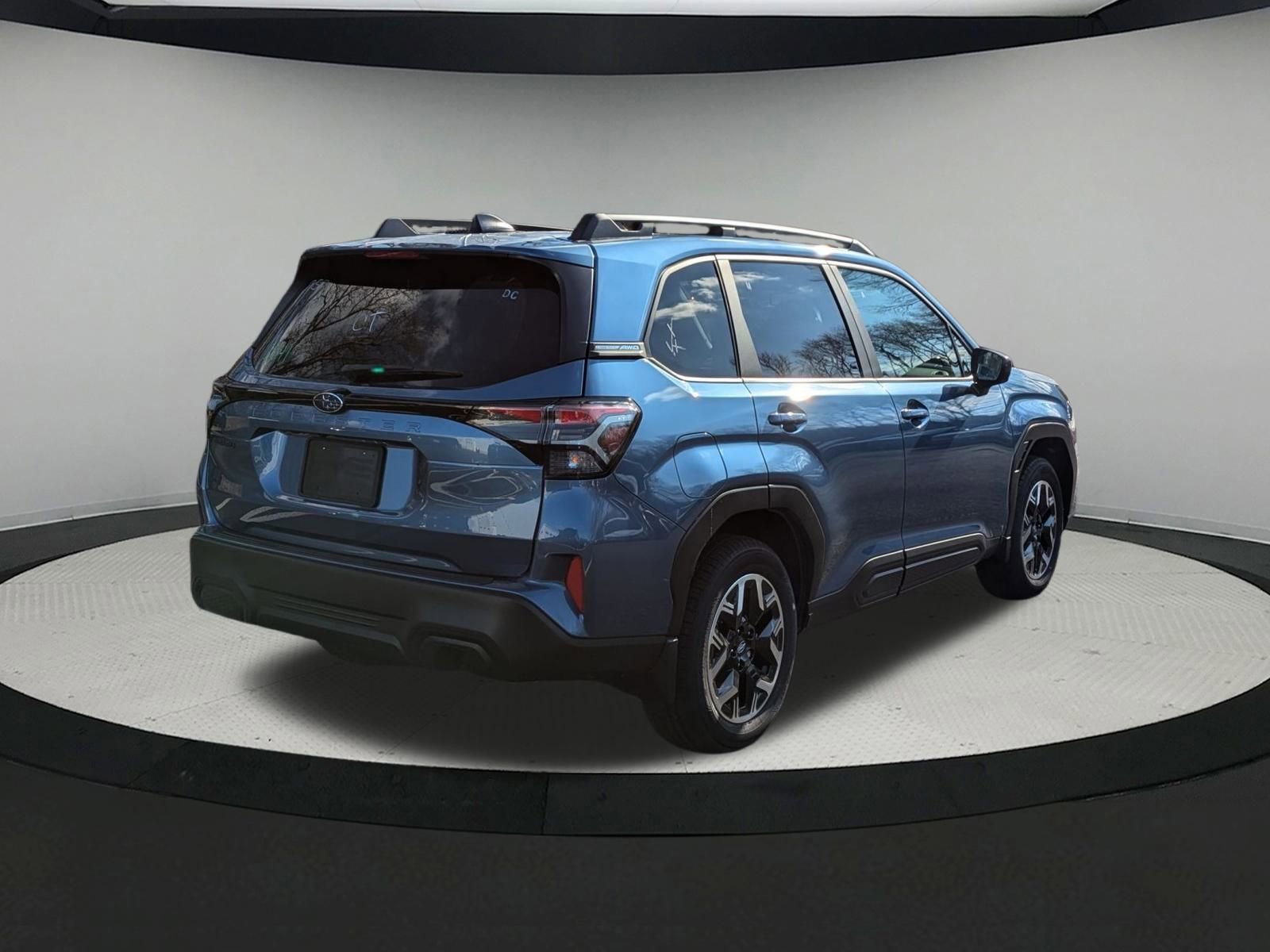 2025 Subaru Forester Premium photo 2