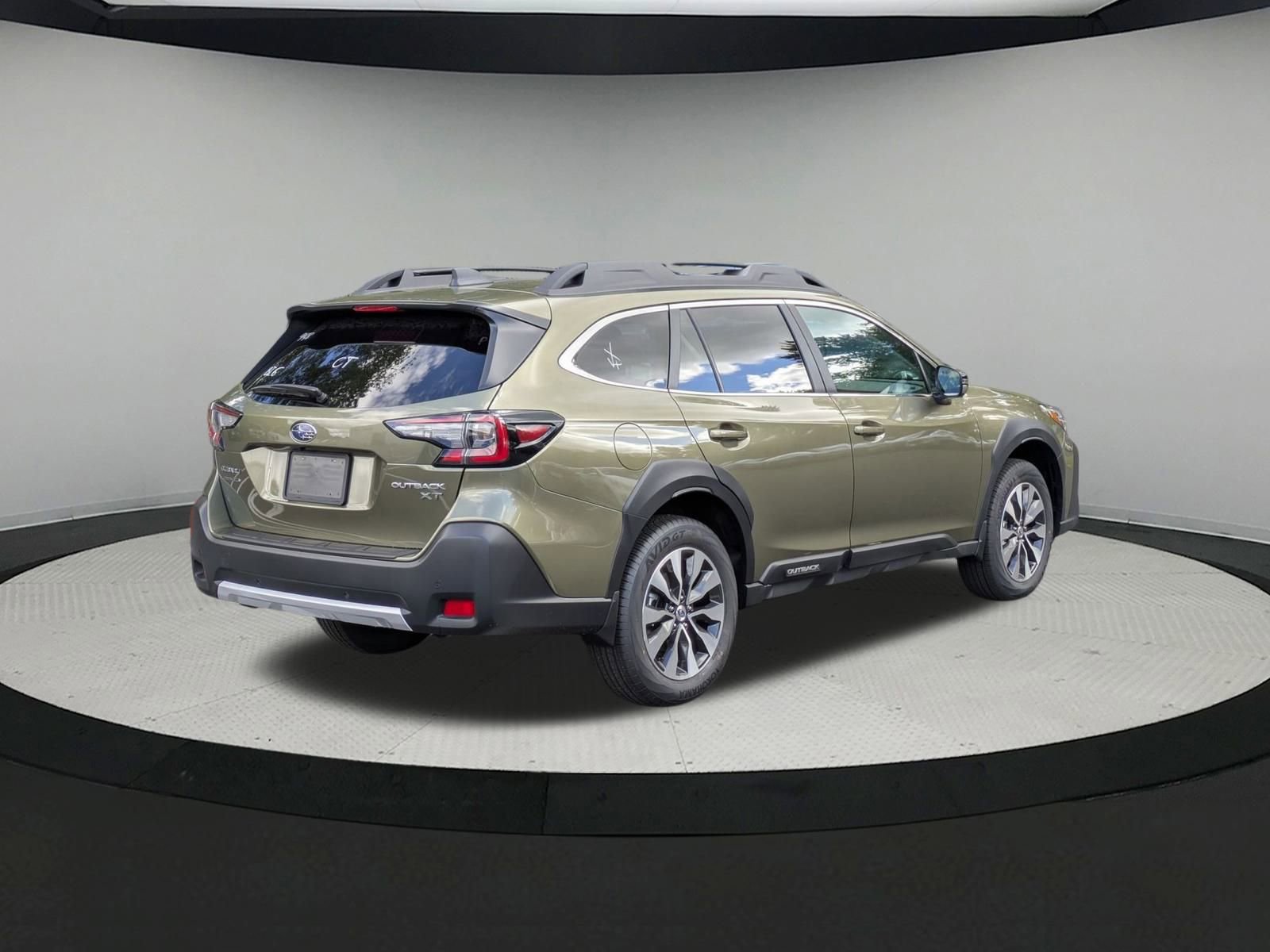 2025 Subaru Outback Limited XT photo 3