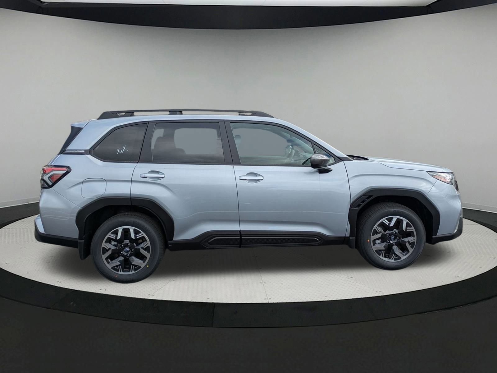 2025 Subaru Forester Premium photo 2