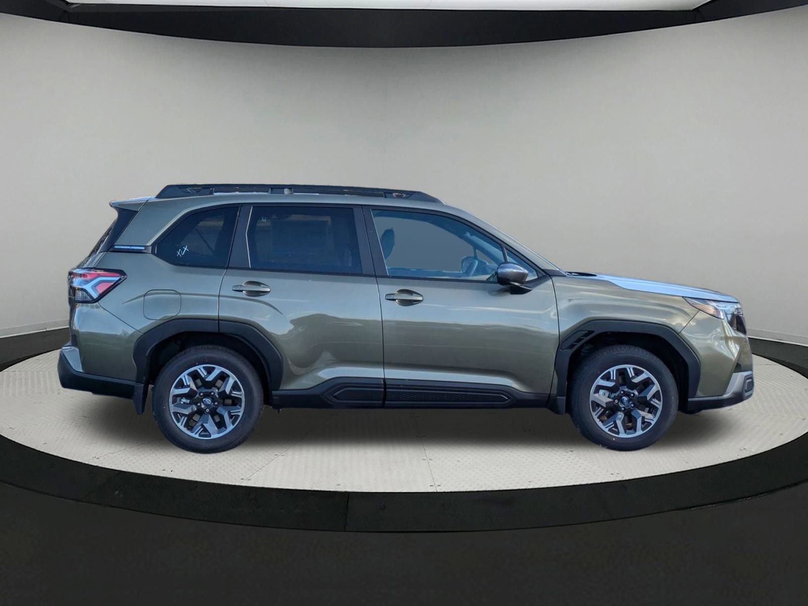 2025 Subaru Forester Premium photo 2