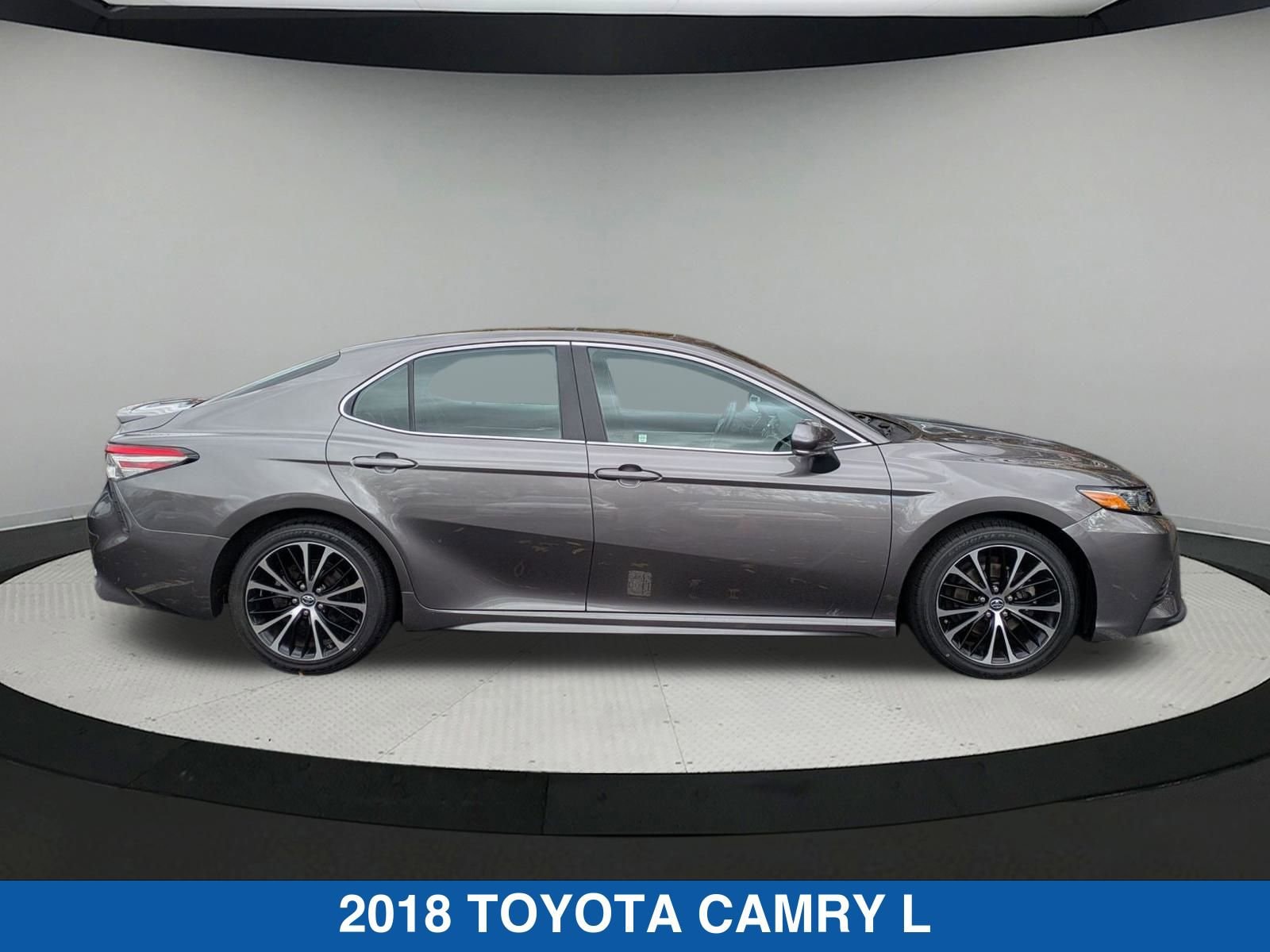 Used 2018 Toyota Camry SE with VIN 4T1B11HK9JU042464 for sale in Vernon, CT