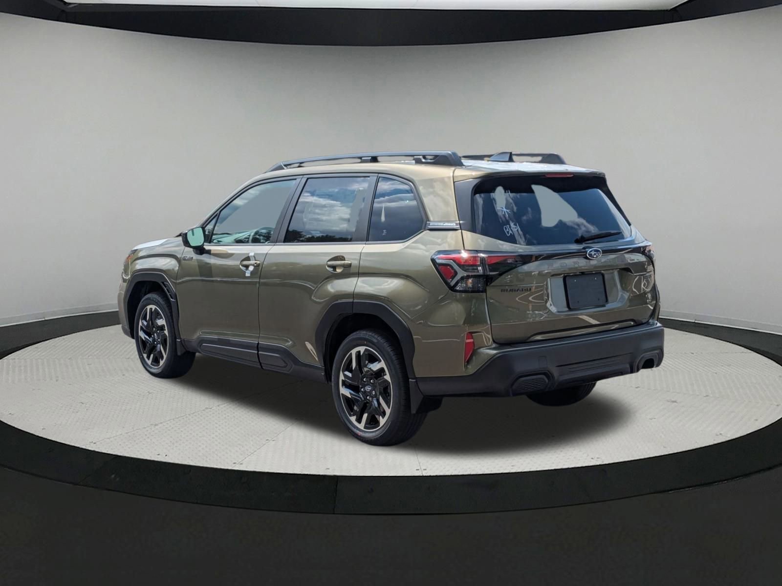 2025 Subaru Forester Premium photo 3