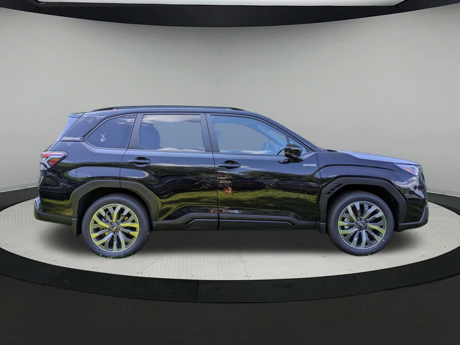 2025 Subaru Forester Touring photo 2
