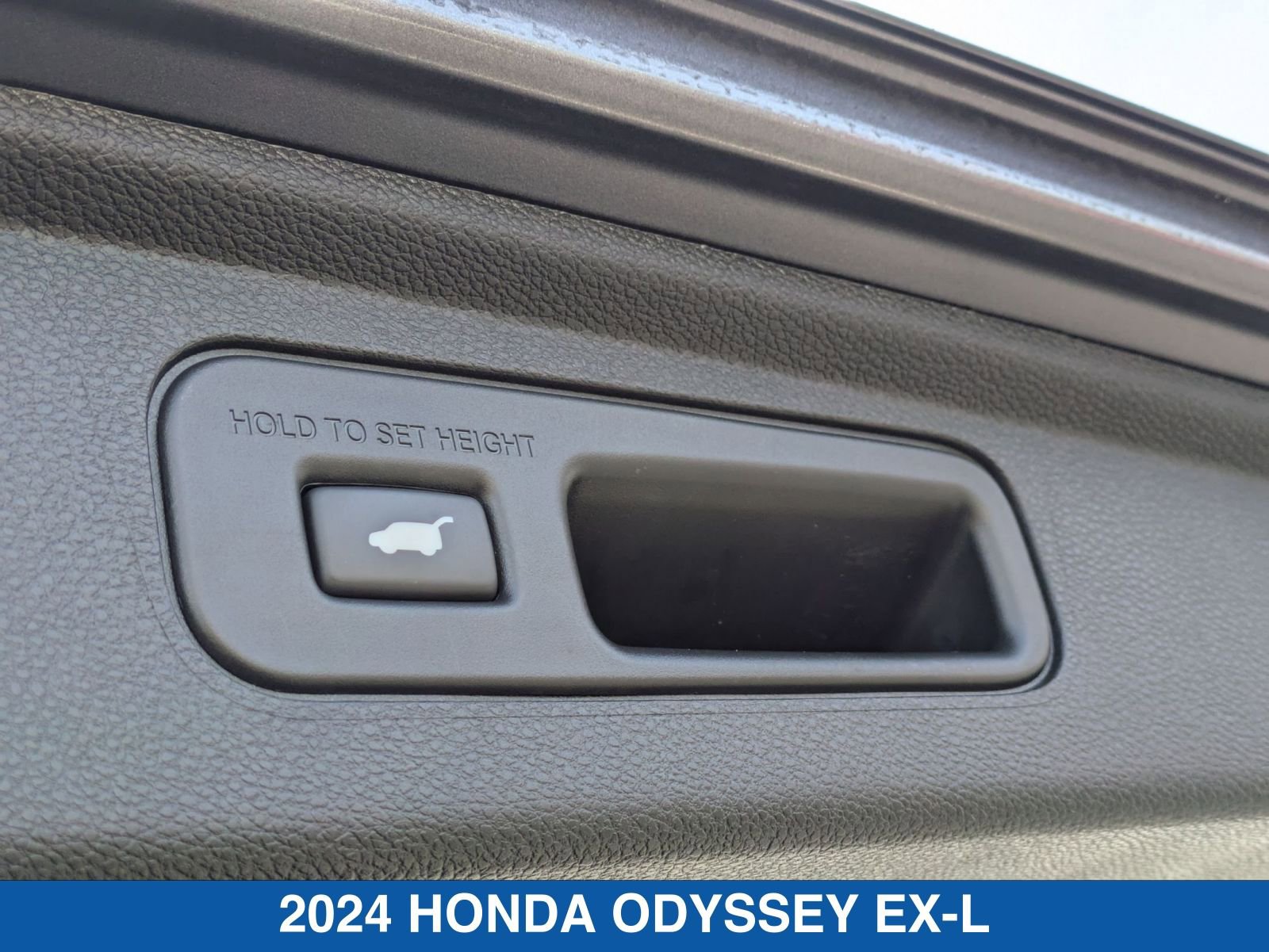 2024 Honda Odyssey EX-L - Photo 35