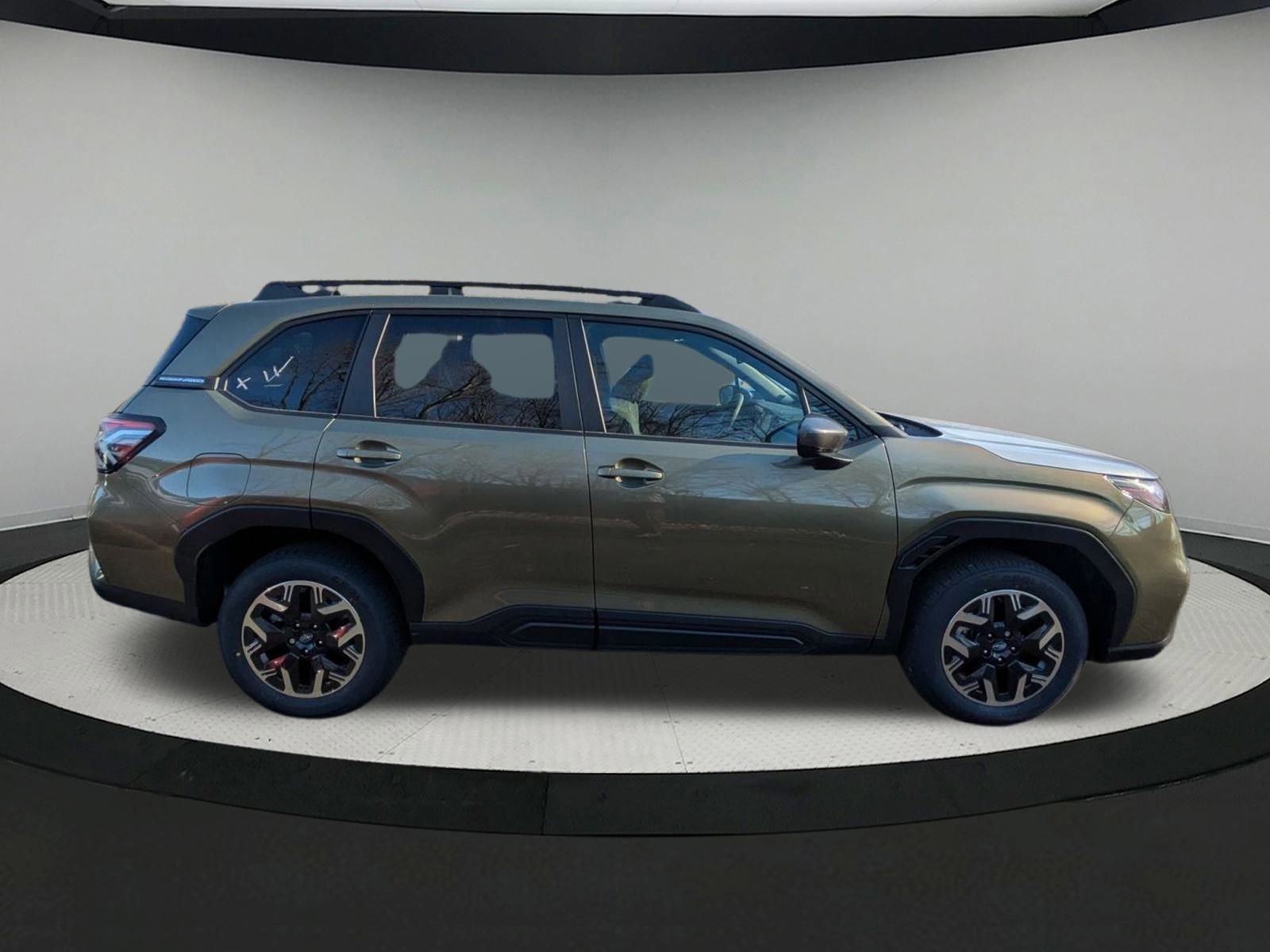 2025 Subaru Forester Premium photo 2