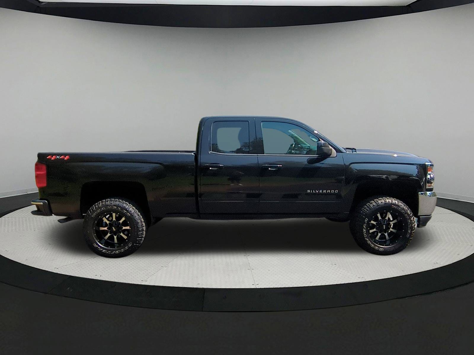 Used 2018 Chevrolet Silverado 1500 LT with VIN 1GCVKREC0JZ225989 for sale in Vernon, CT