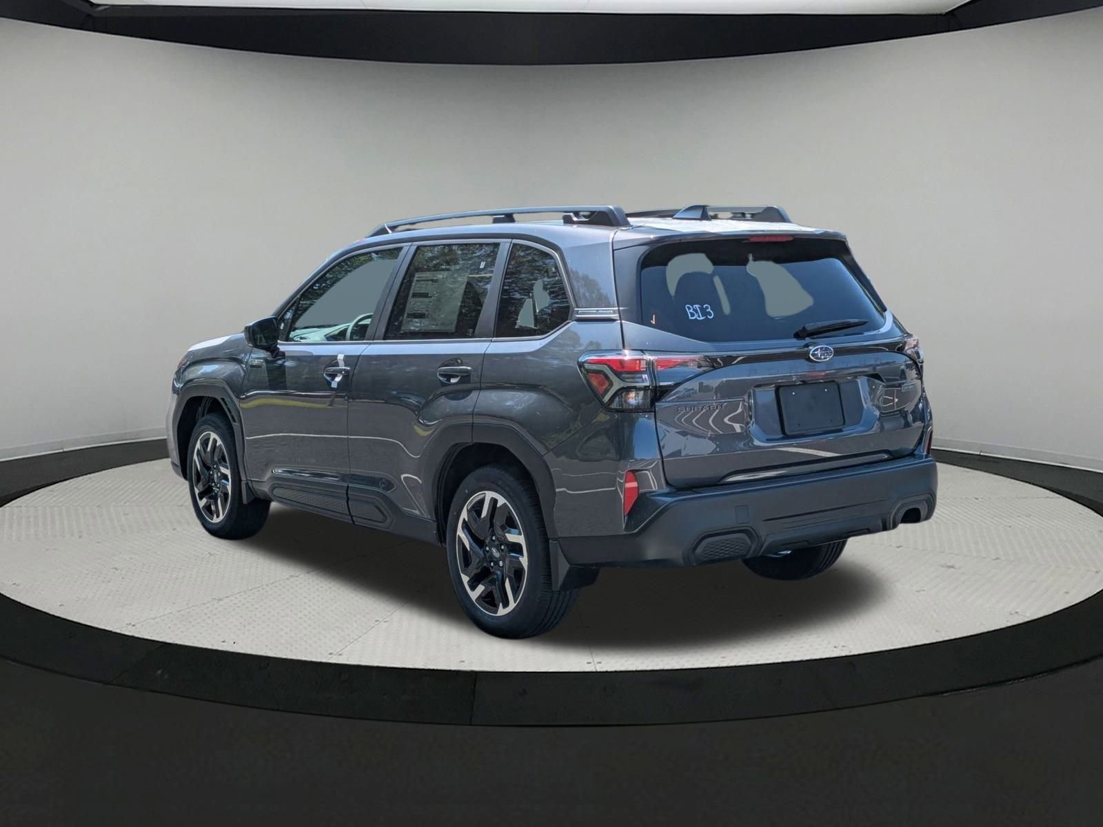 2025 Subaru Forester Premium photo 3