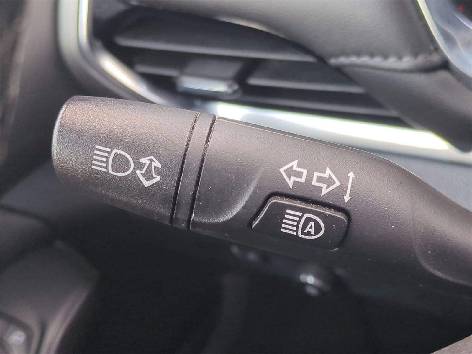 Thumbnail: 2023 Chevrolet Traverse - 26