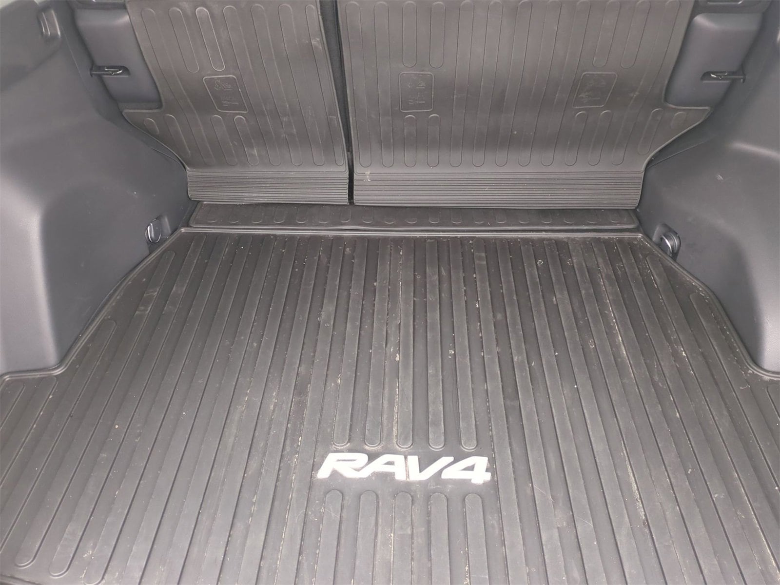 Thumbnail: 2023 Toyota RAV4 - 32