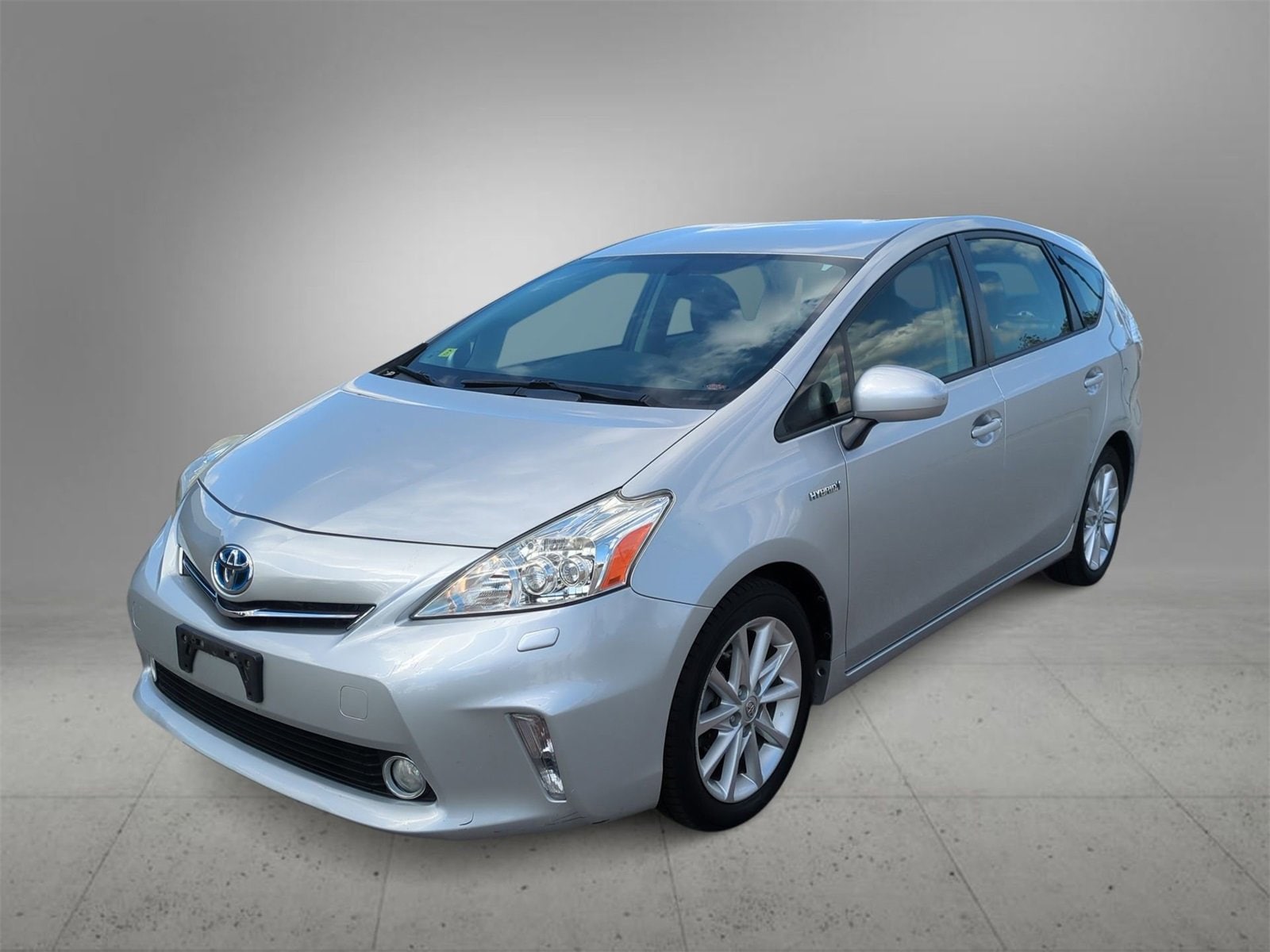Thumbnail: 2014 Toyota Prius v - 4