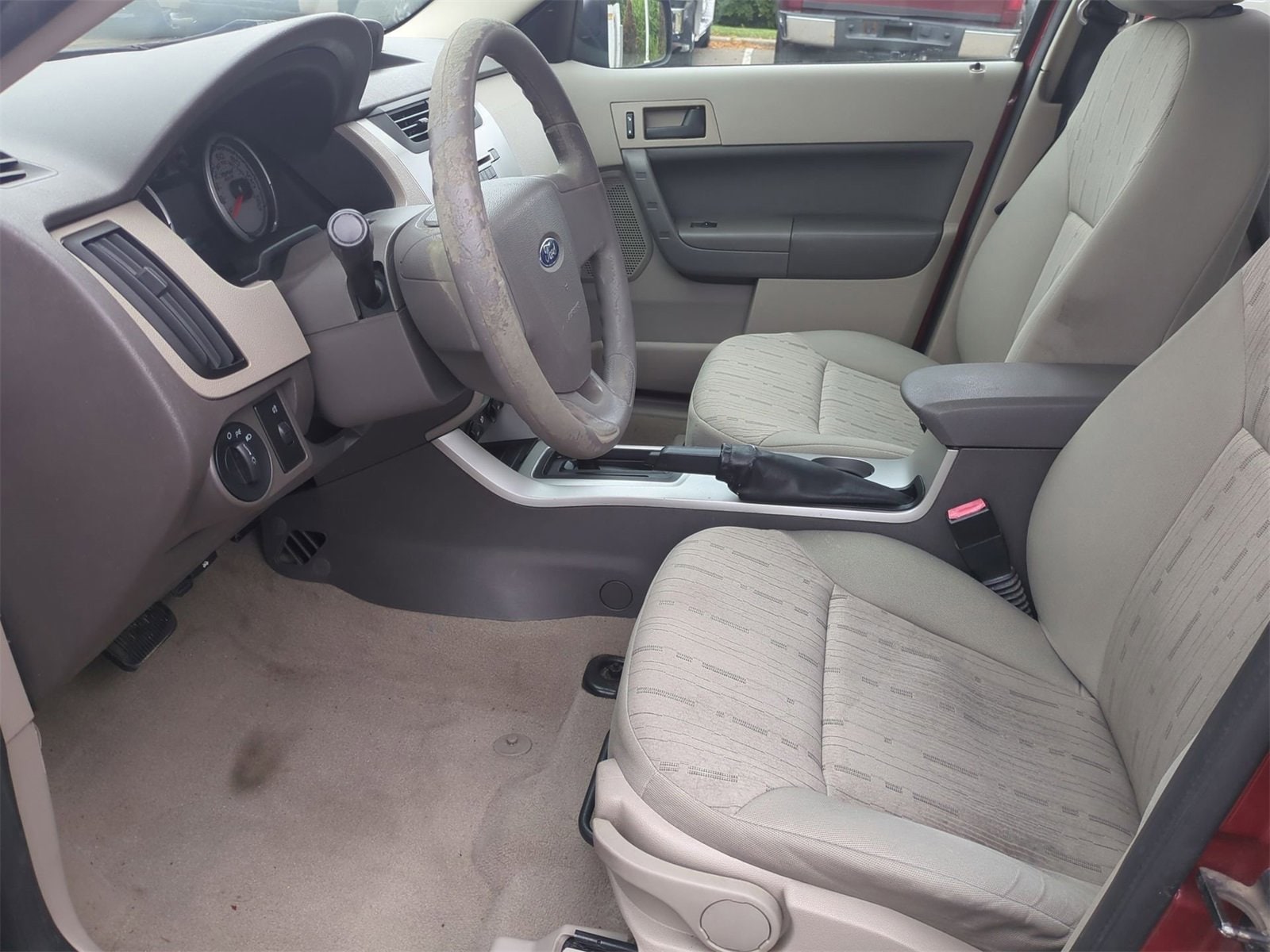 Thumbnail: 2010 Ford Focus - 16