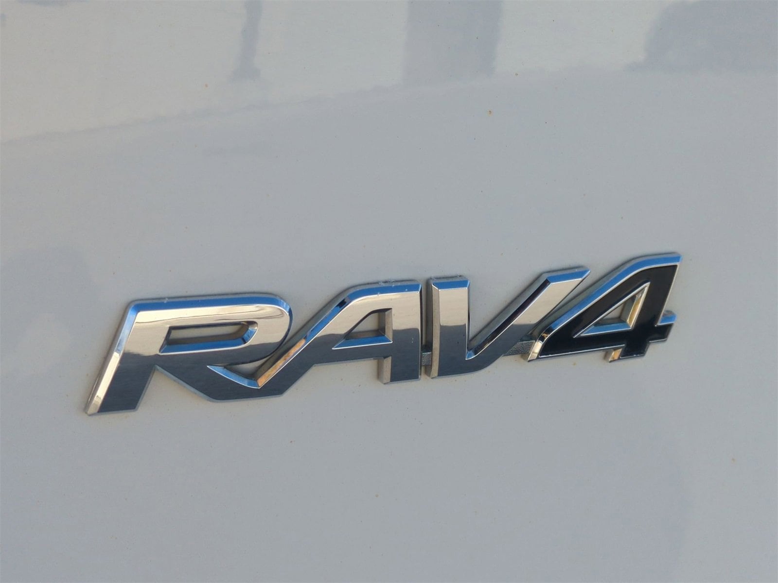 Thumbnail: 2018 Toyota RAV4 - 13