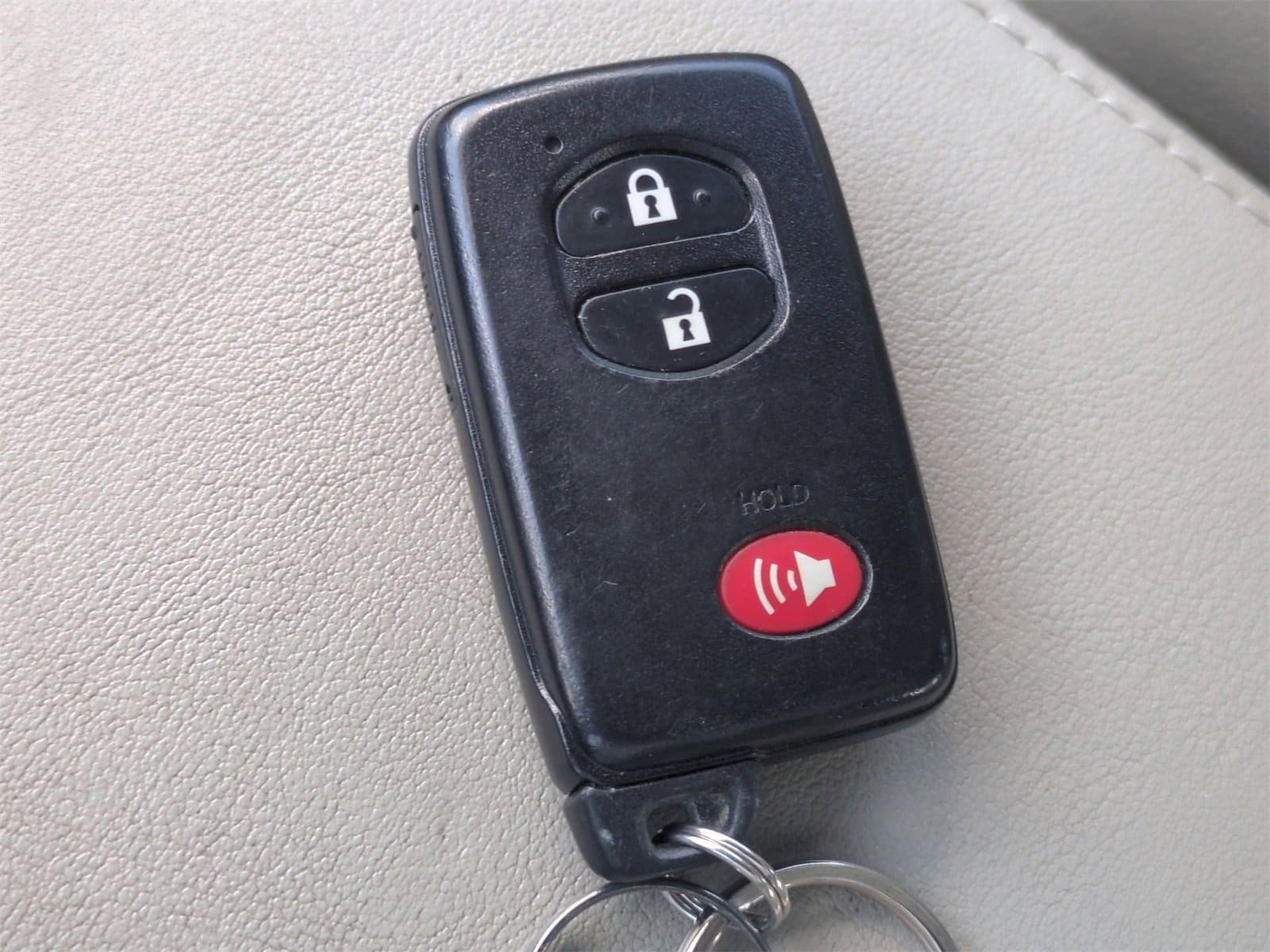 Thumbnail: 2010 Toyota Prius - 34