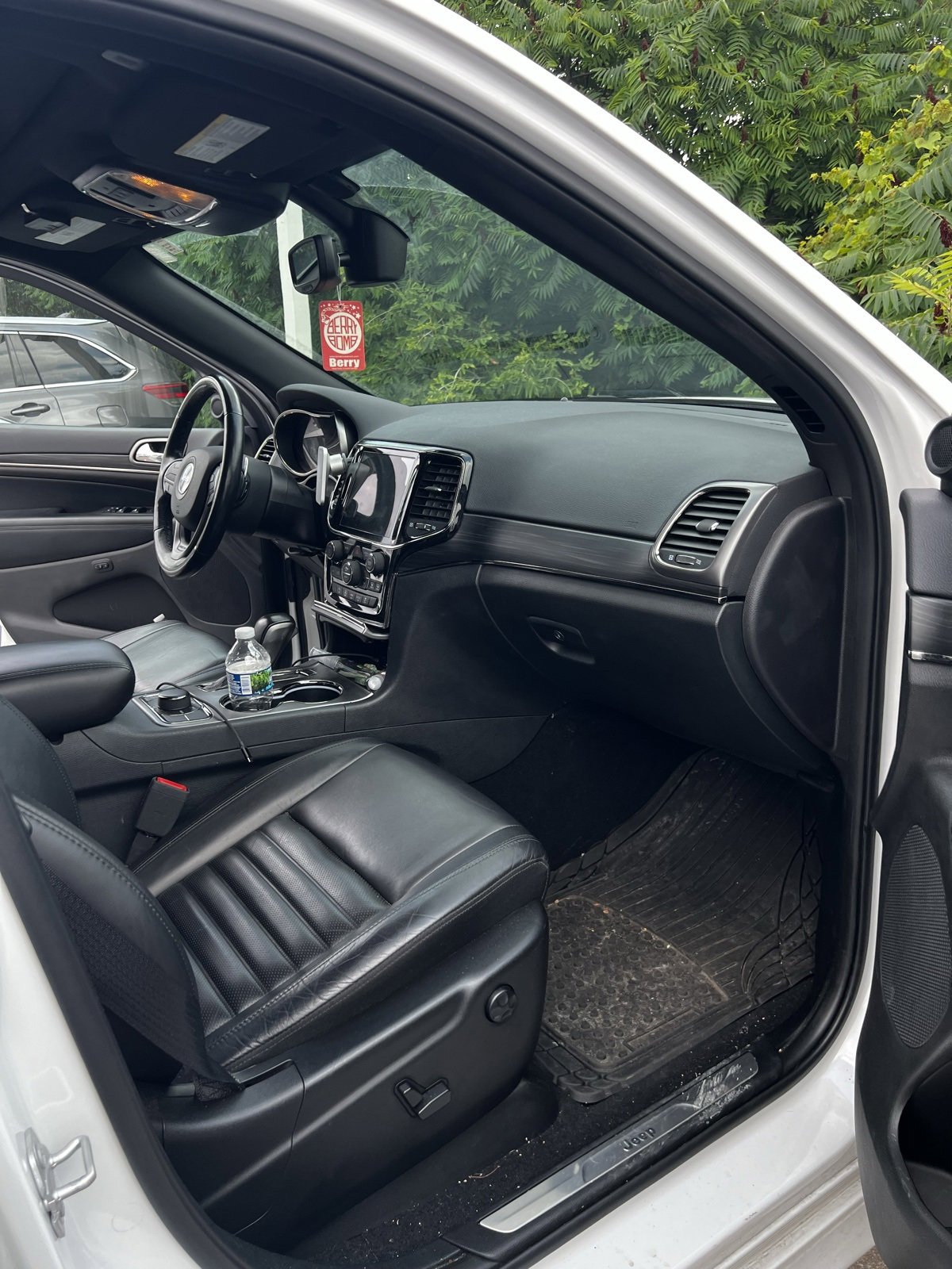 Thumbnail: 2020 Jeep Grand Cherokee - 8