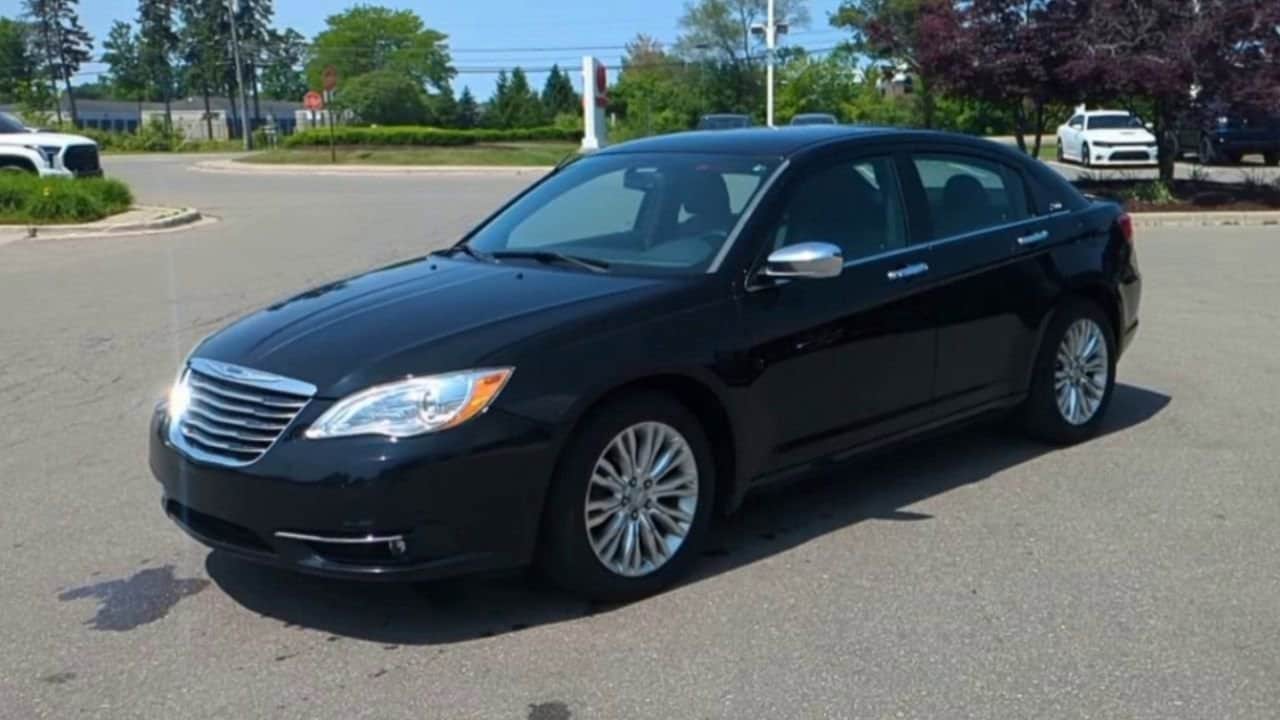 Thumbnail: 2011 Chrysler 200 - 4
