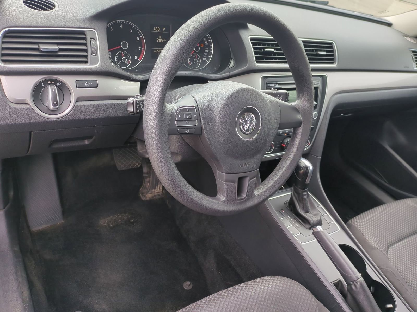 Thumbnail: 2013 Volkswagen Passat - 10