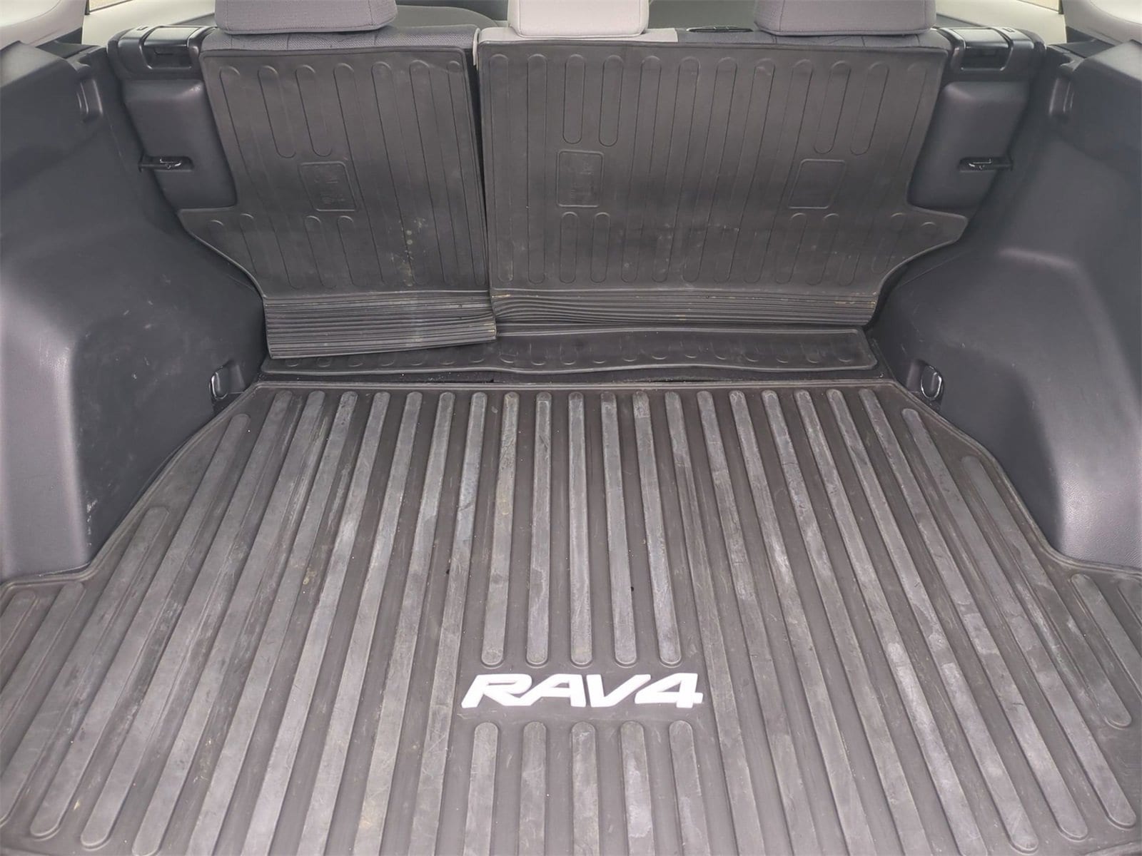 Thumbnail: 2022 Toyota RAV4 - 34