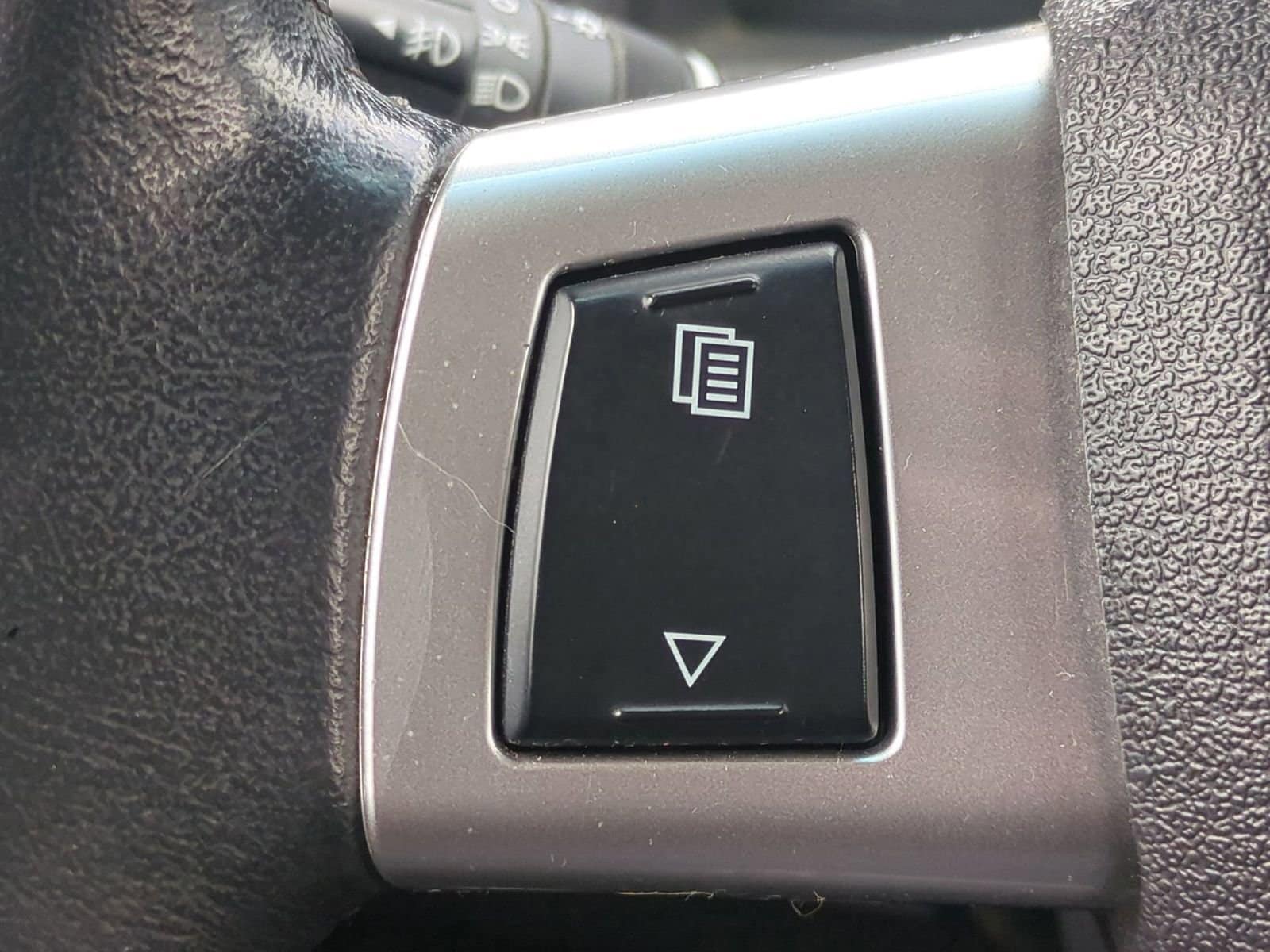 Thumbnail: 2010 Jeep Grand Cherokee - 25
