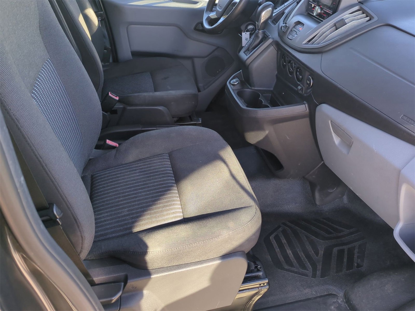 Thumbnail: 2017 Ford Transit Series - 19