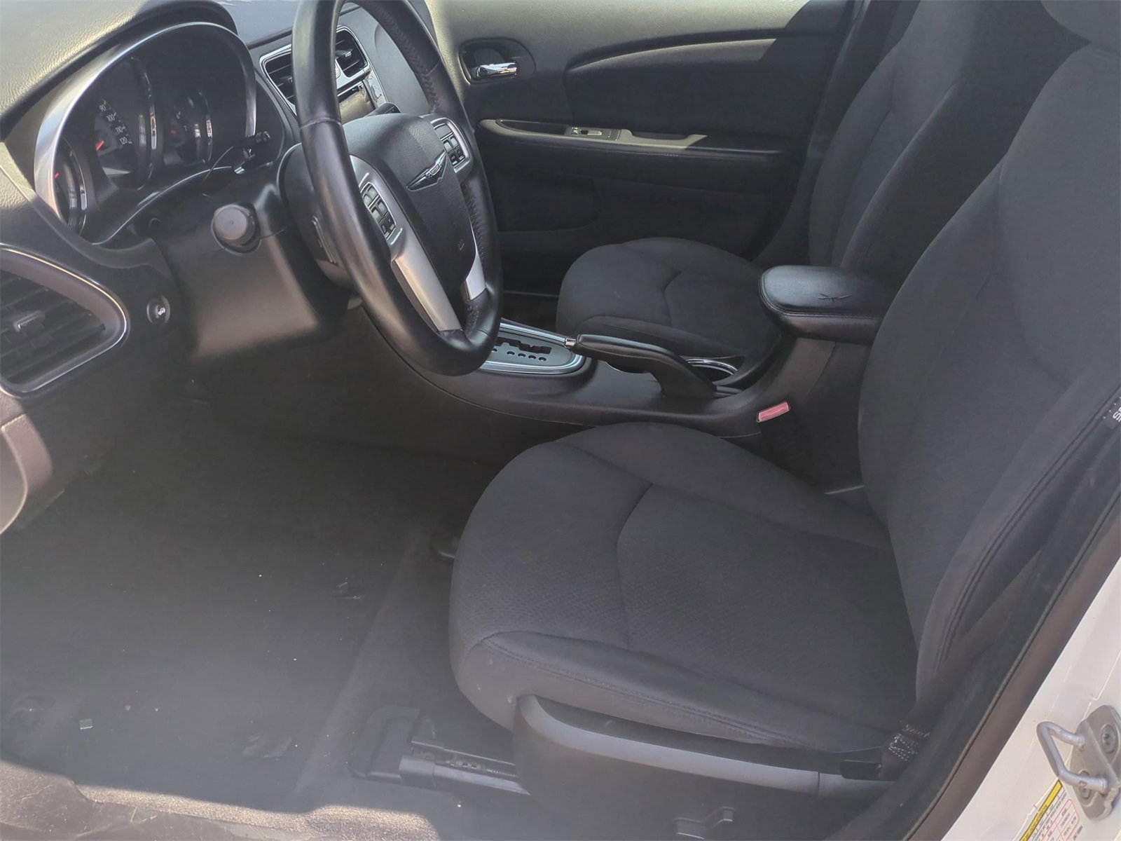 Thumbnail: 2013 Chrysler 200 - 16