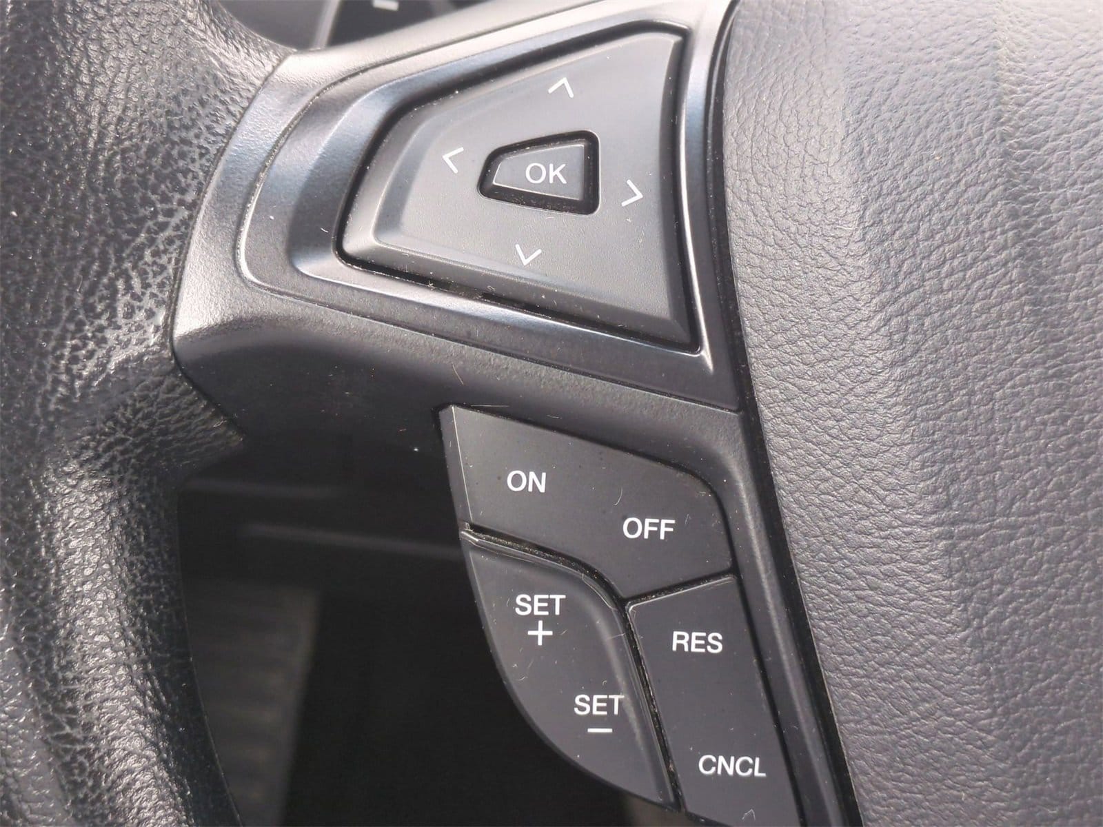 Thumbnail: 2016 Ford Edge - 23