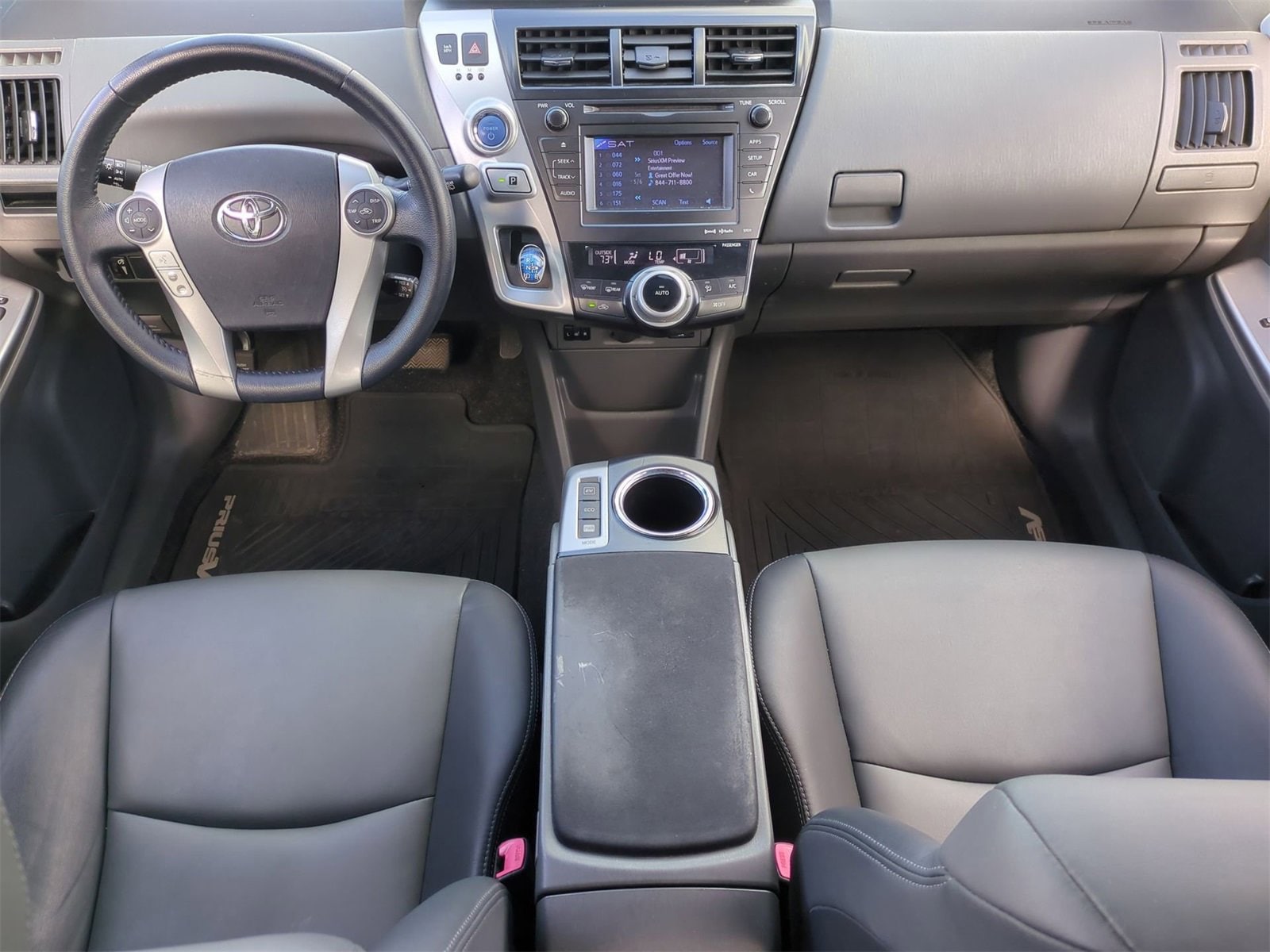 Thumbnail: 2014 Toyota Prius v - 15