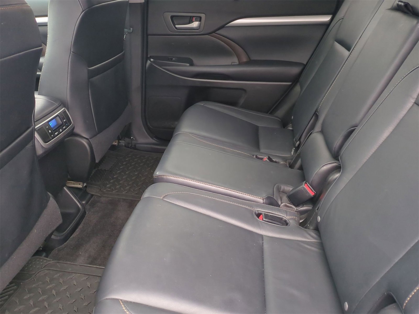 Thumbnail: 2016 Toyota Highlander - 20