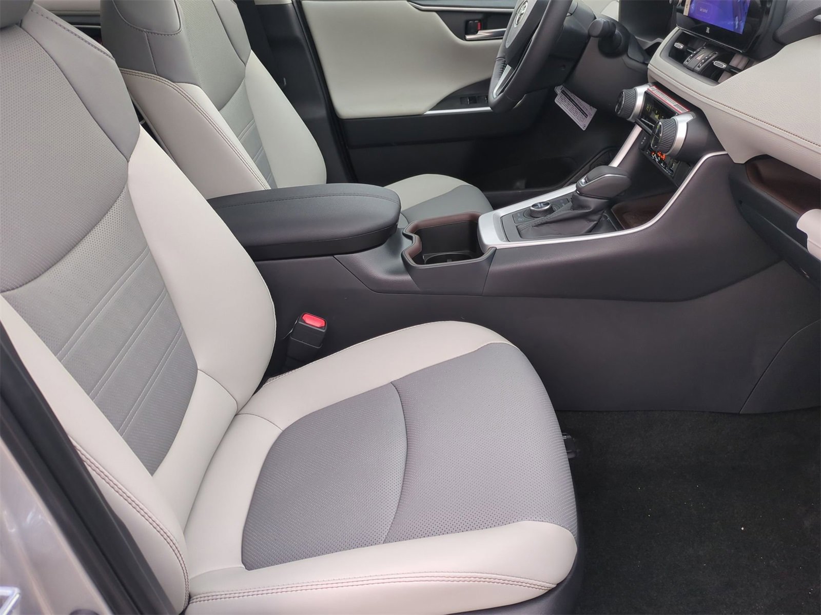 Thumbnail: 2025 Toyota RAV4 - 23