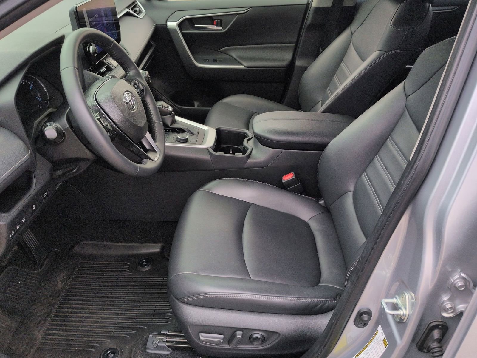 Thumbnail: 2023 Toyota RAV4 - 17