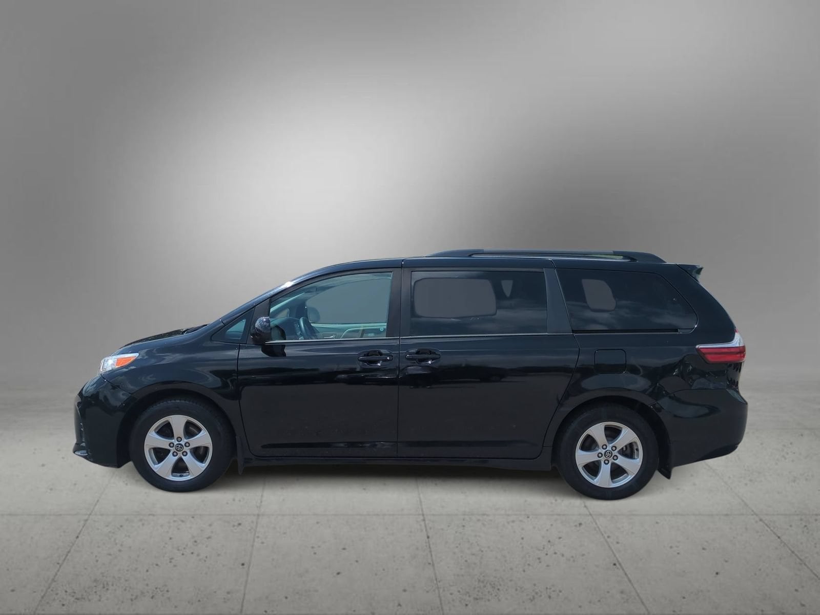 Thumbnail: 2019 Toyota Sienna - 5