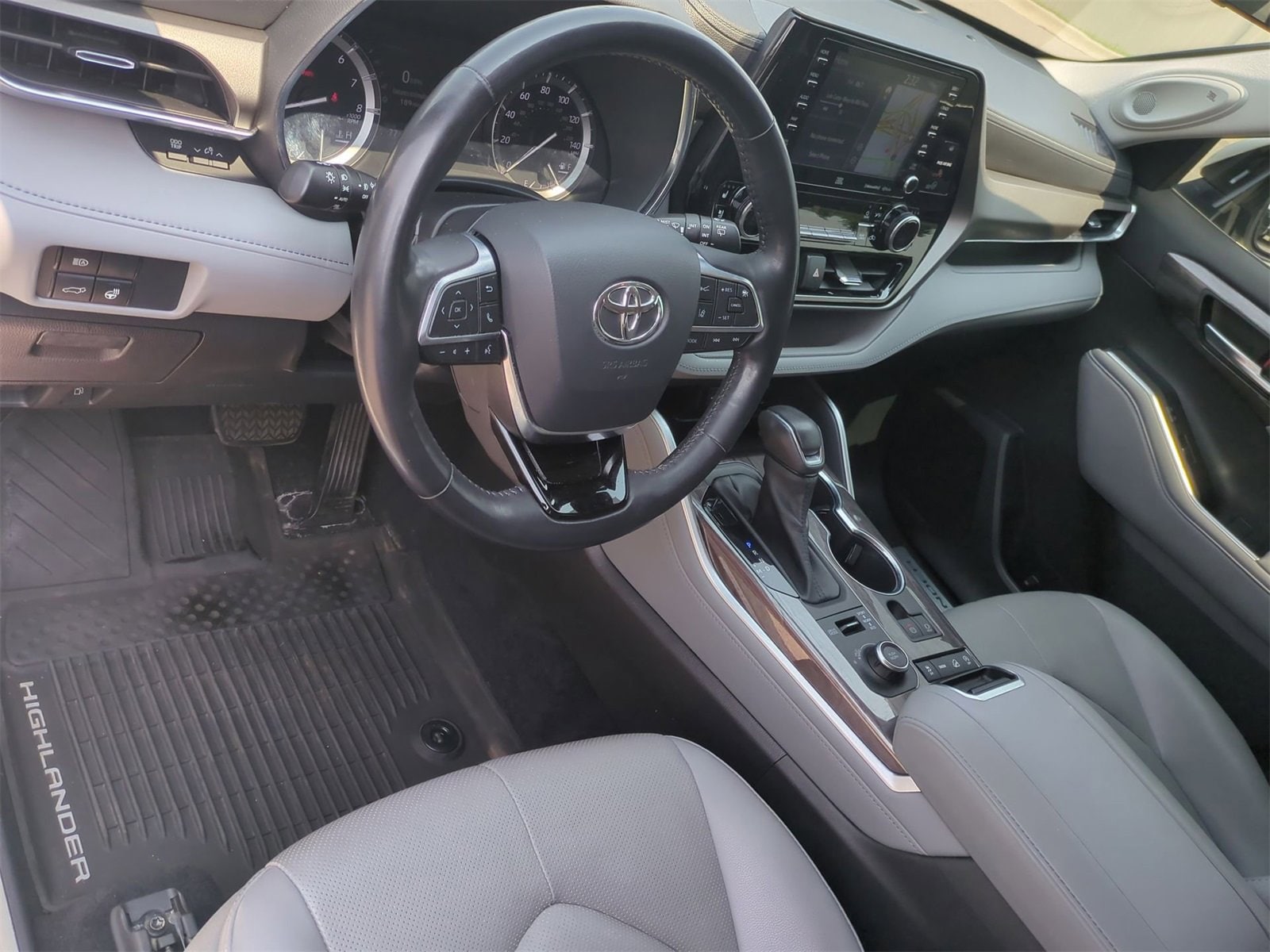 Thumbnail: 2020 Toyota Highlander - 10