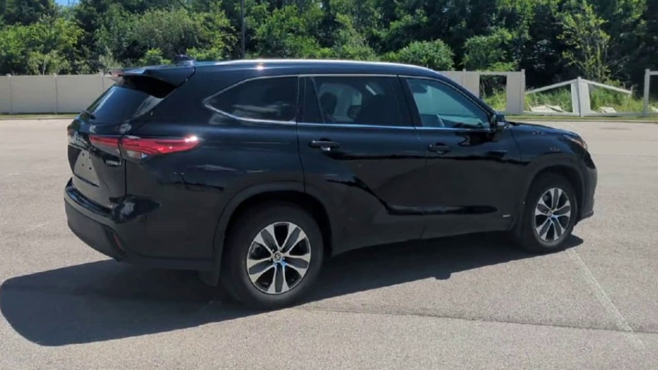 Thumbnail: 2022 Toyota Highlander - 8