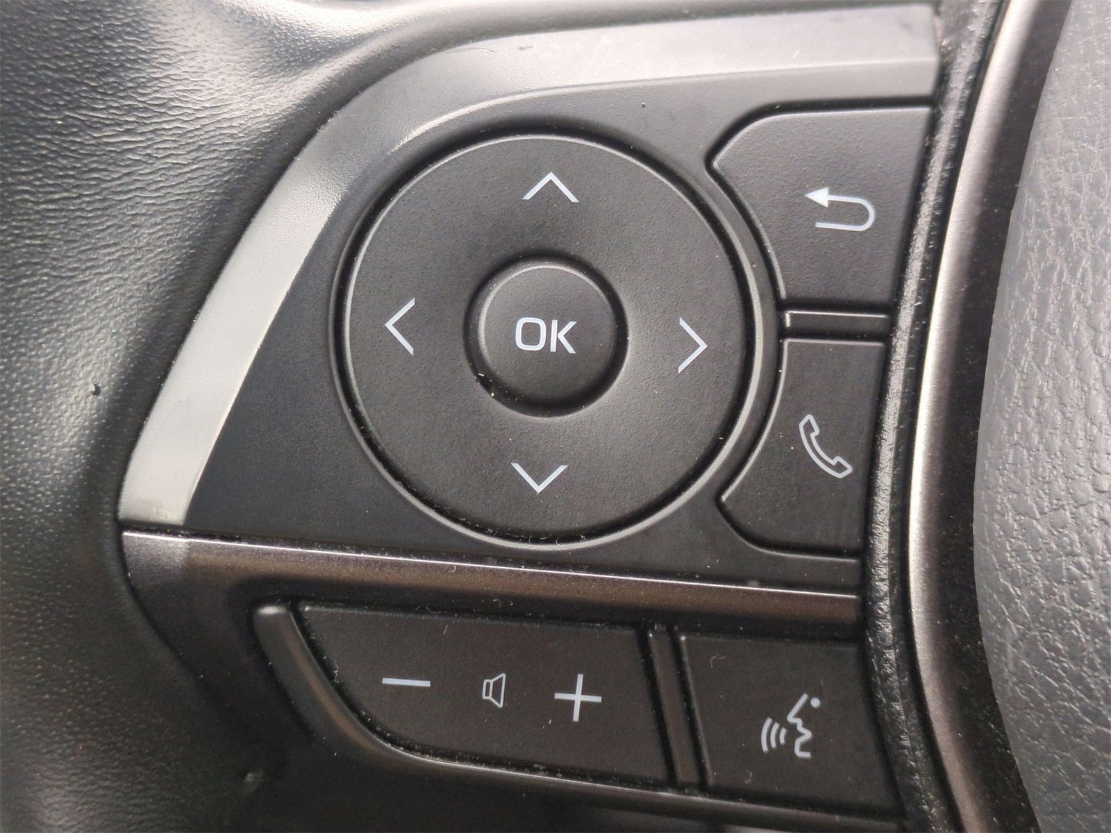 Thumbnail: 2023 Toyota Camry - 25