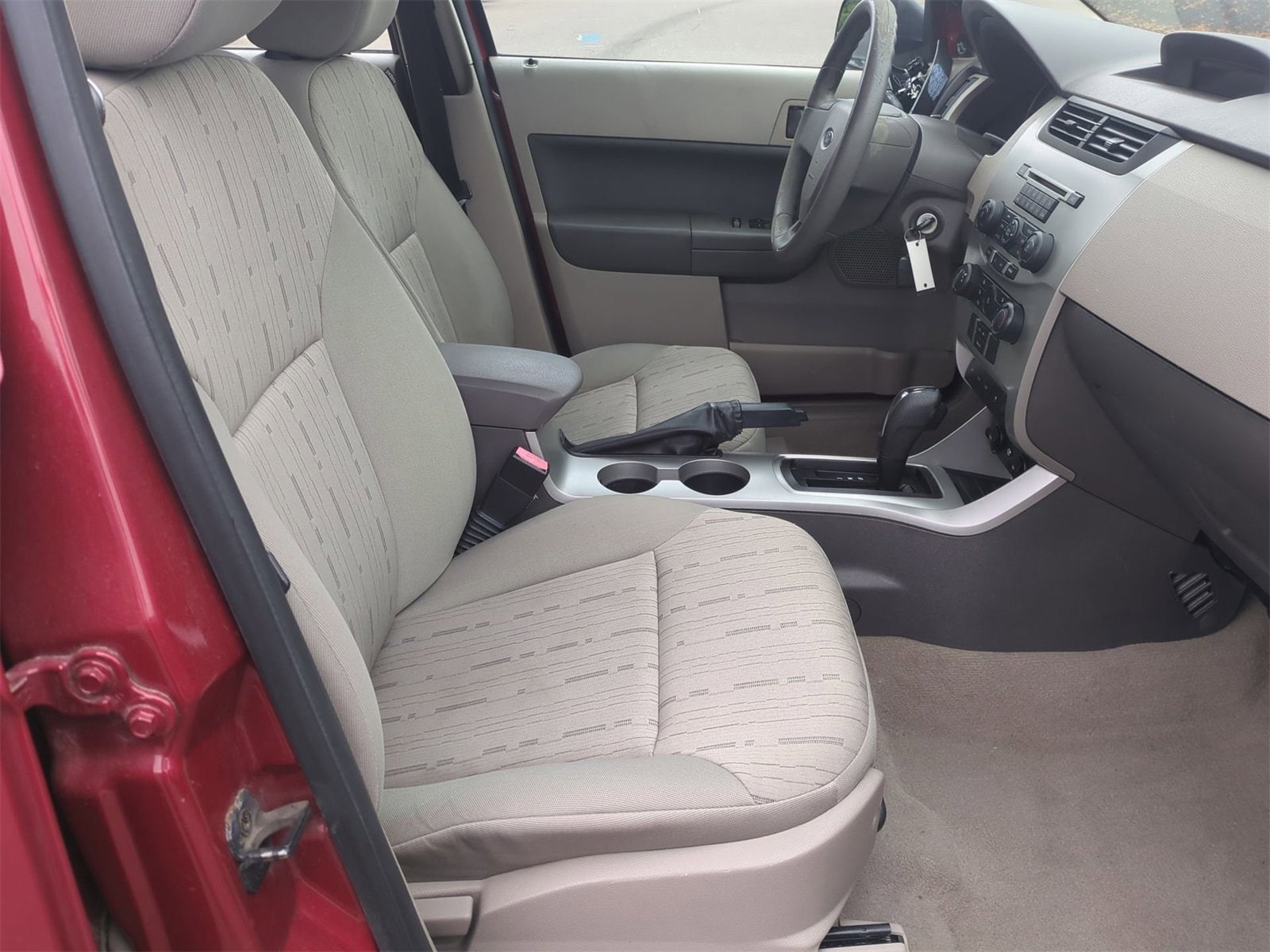 Thumbnail: 2010 Ford Focus - 21