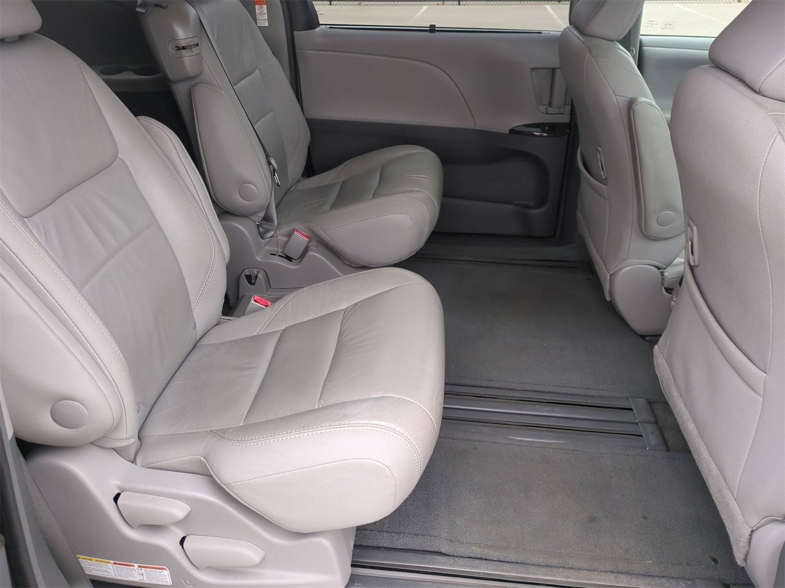 Thumbnail: 2017 Toyota Sienna - 21