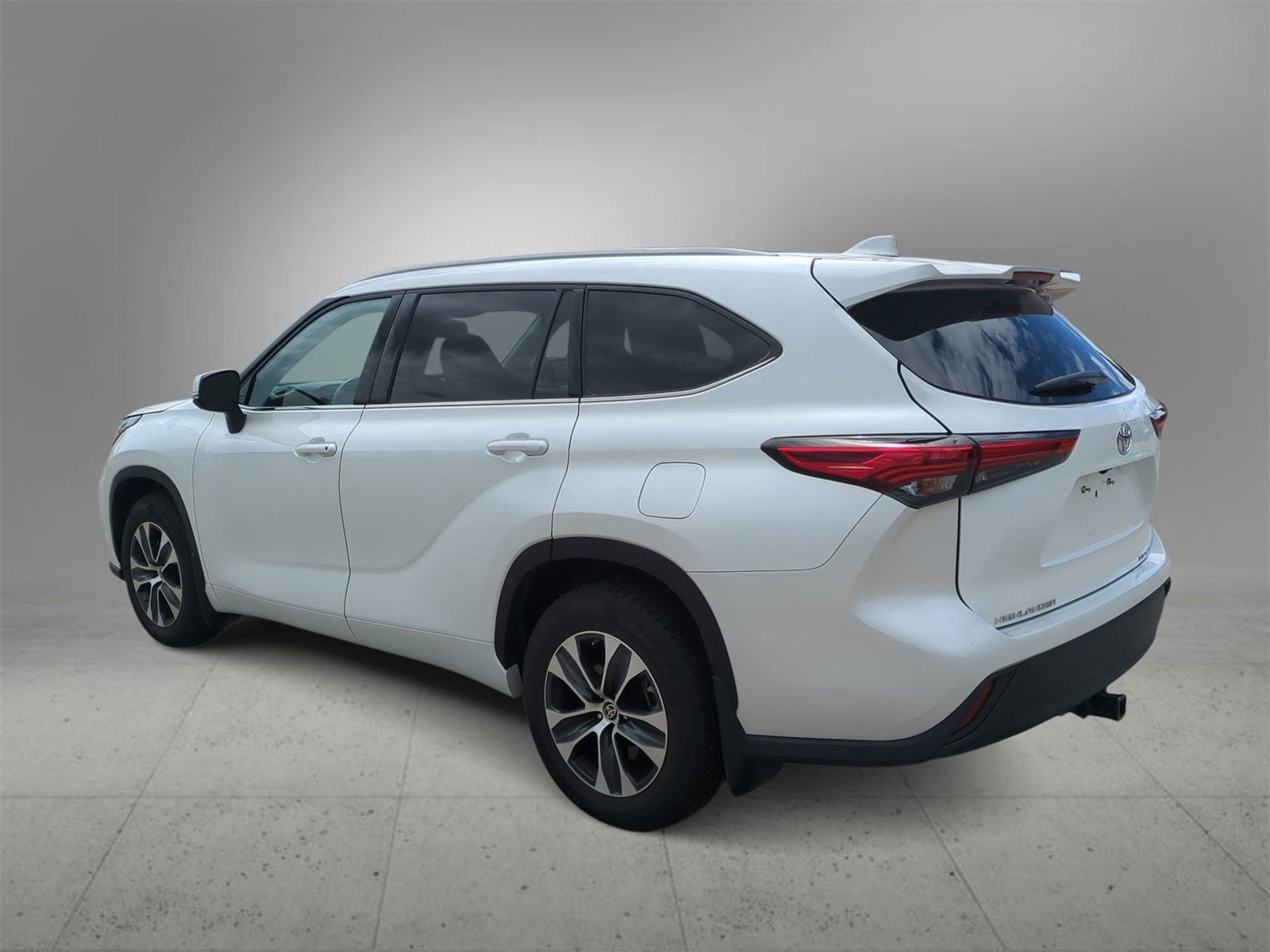 Thumbnail: 2022 Toyota Highlander - 6