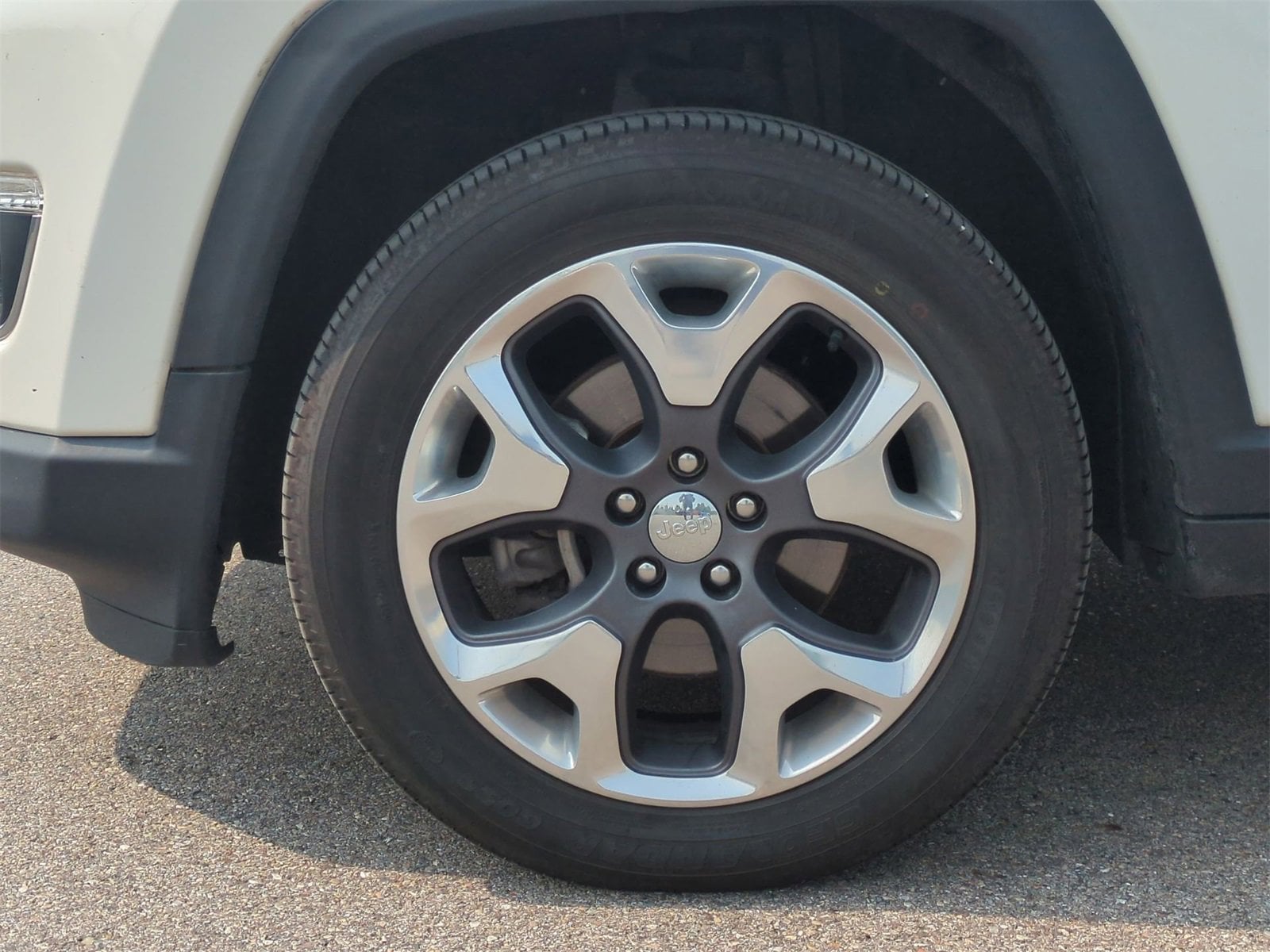 Thumbnail: 2020 Jeep Compass - 14